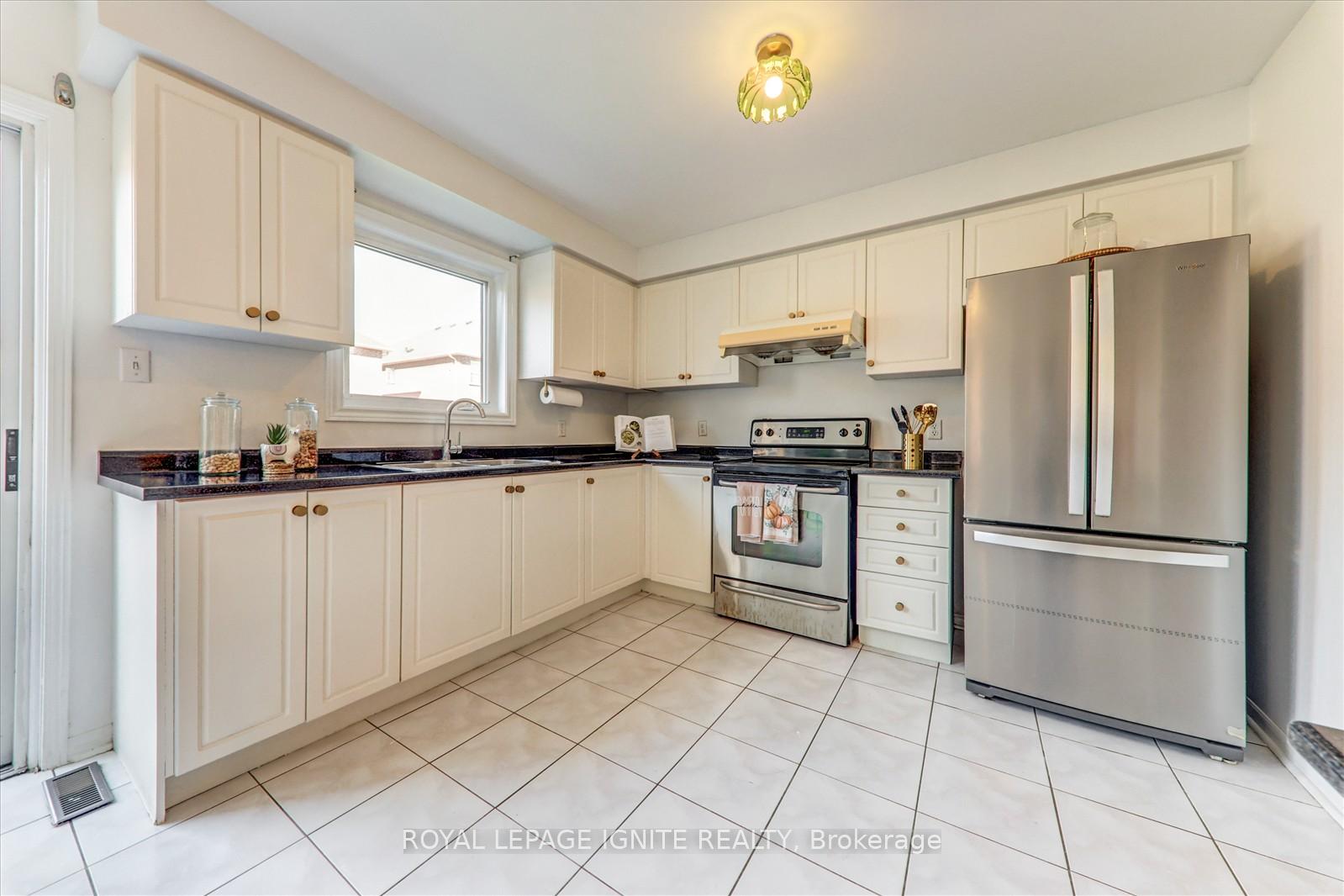 Photo 15 of 218 Sophia Road, Markham, Middlefield — HOMEH