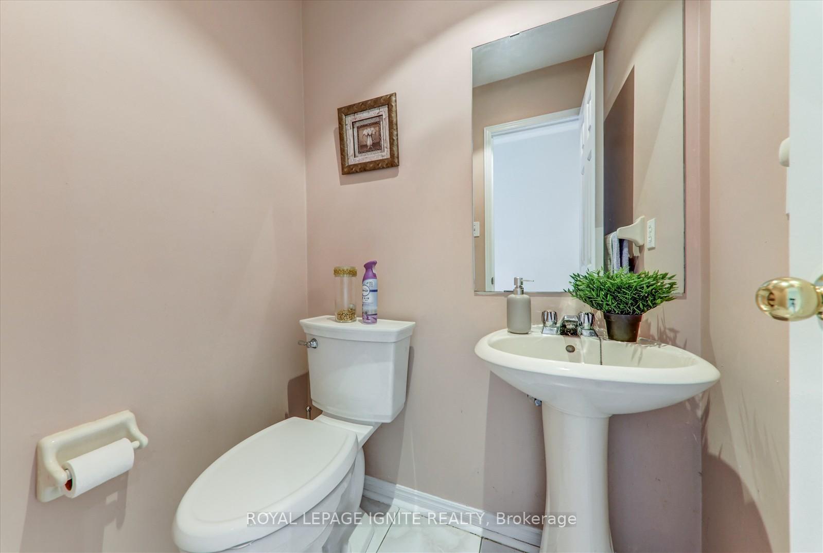 Photo 16 of 218 Sophia Road, Markham, Middlefield — HOMEH
