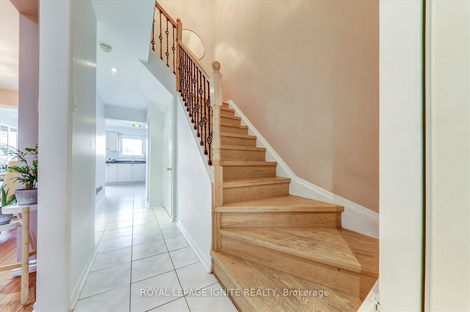 Photo 17 of 218 Sophia Road, Markham, Middlefield — HOMEH
