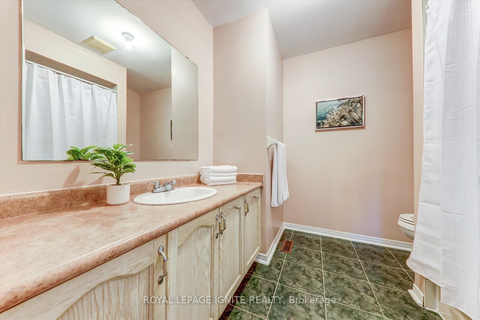 Photo 22 of 218 Sophia Road, Markham, Middlefield — HOMEH