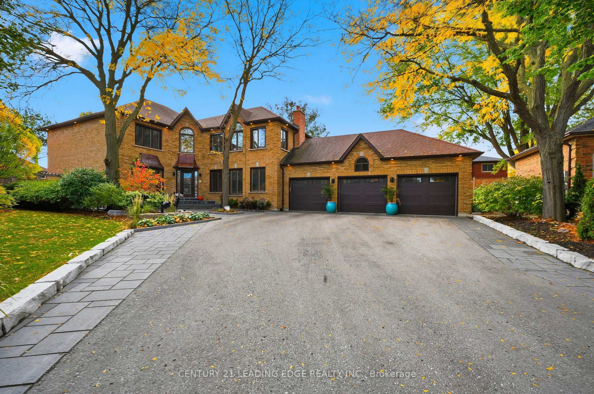 Photo 1 of 17 Celebrity Place, Markham, Markham Village — HOMEH