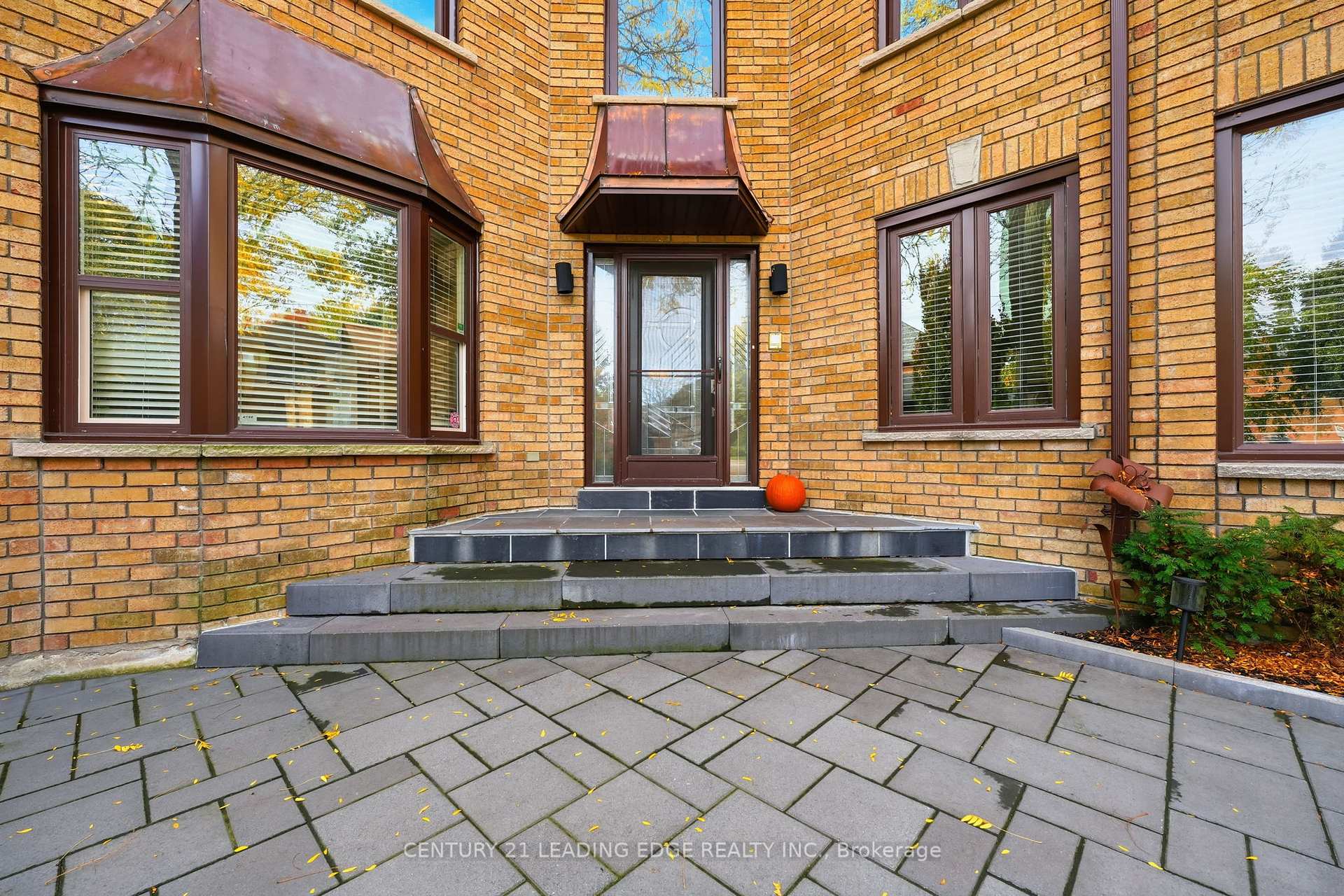 Photo 2 of 17 Celebrity Place, Markham, Markham Village — HOMEH