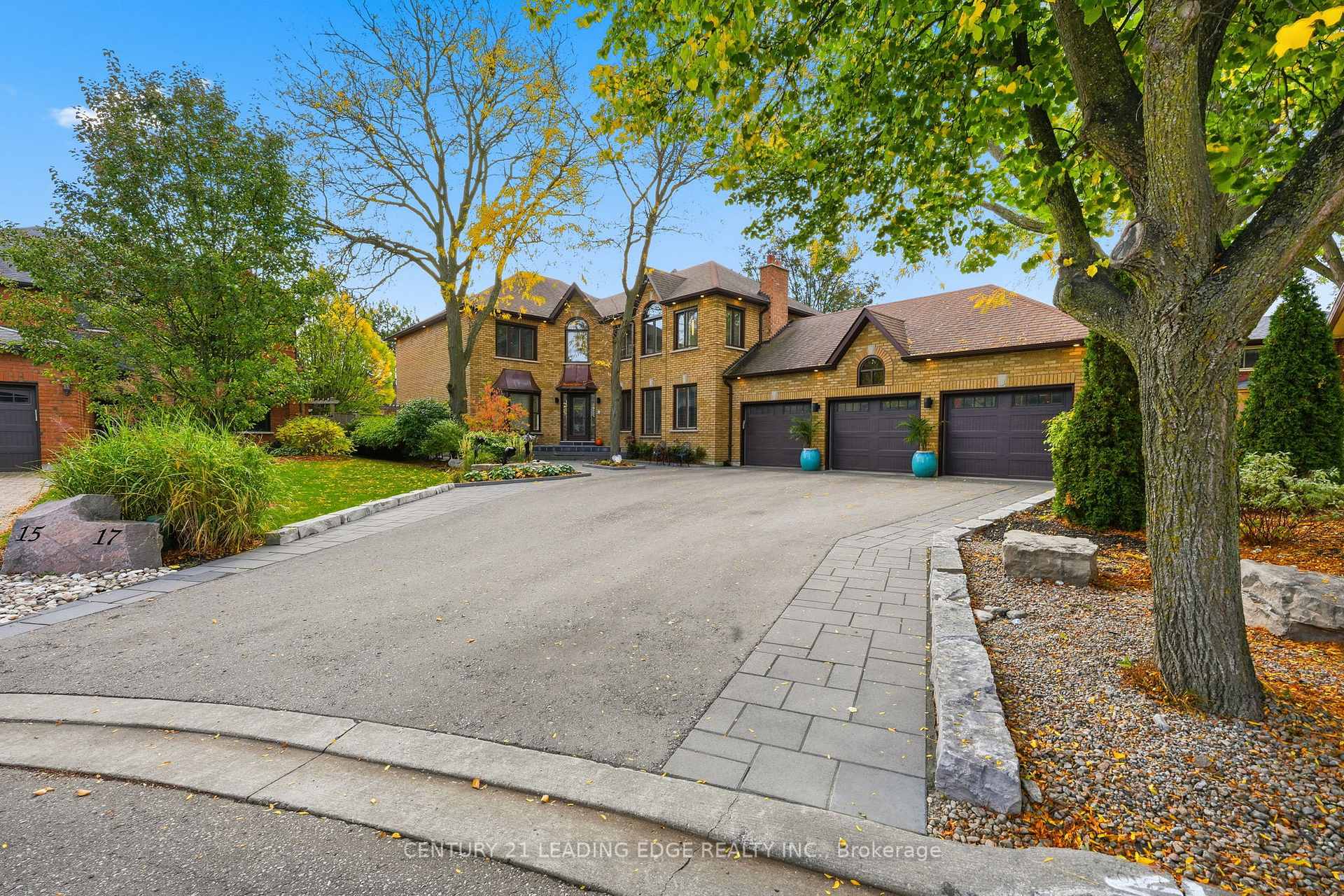 Photo 3 of 17 Celebrity Place, Markham, Markham Village — HOMEH