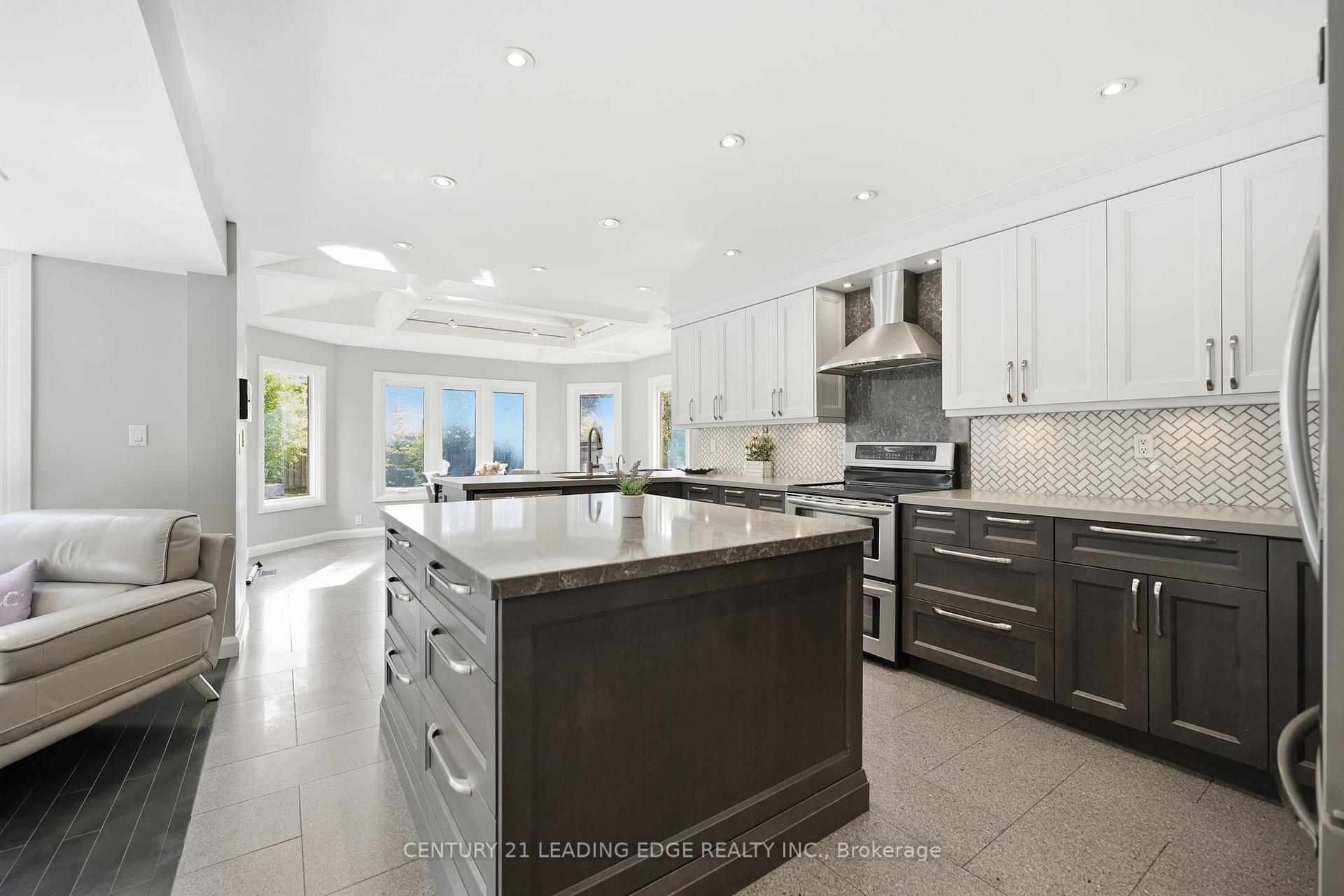 Photo 8 of 17 Celebrity Place, Markham, Markham Village — HOMEH