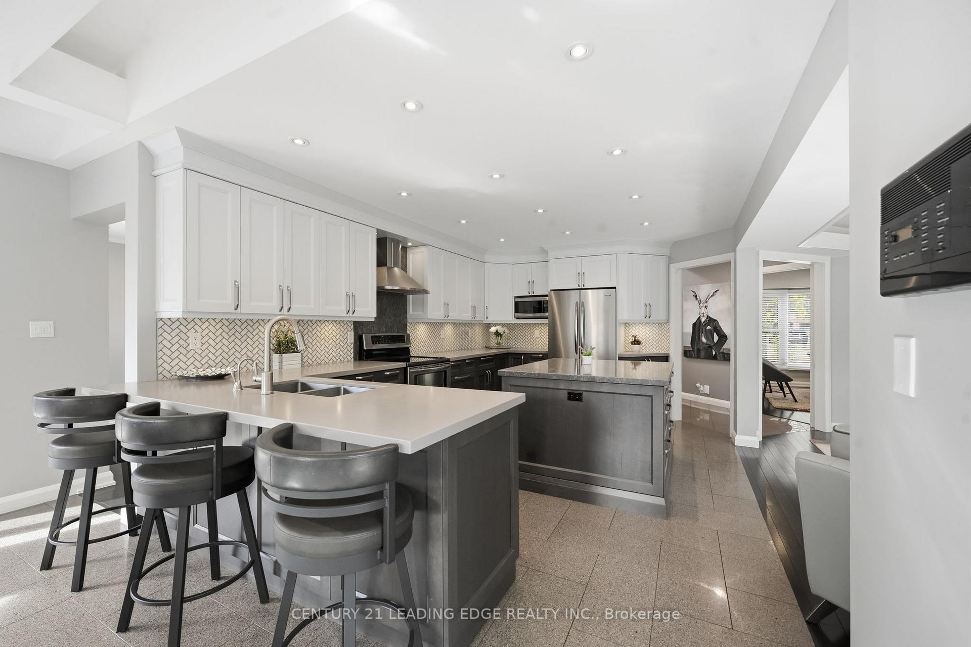 Photo 9 of 17 Celebrity Place, Markham, Markham Village — HOMEH