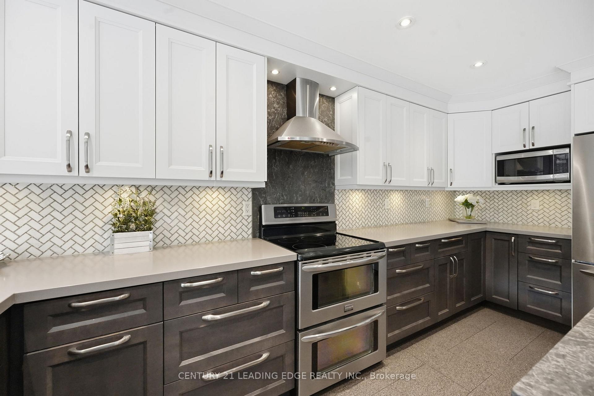 Photo 10 of 17 Celebrity Place, Markham, Markham Village — HOMEH