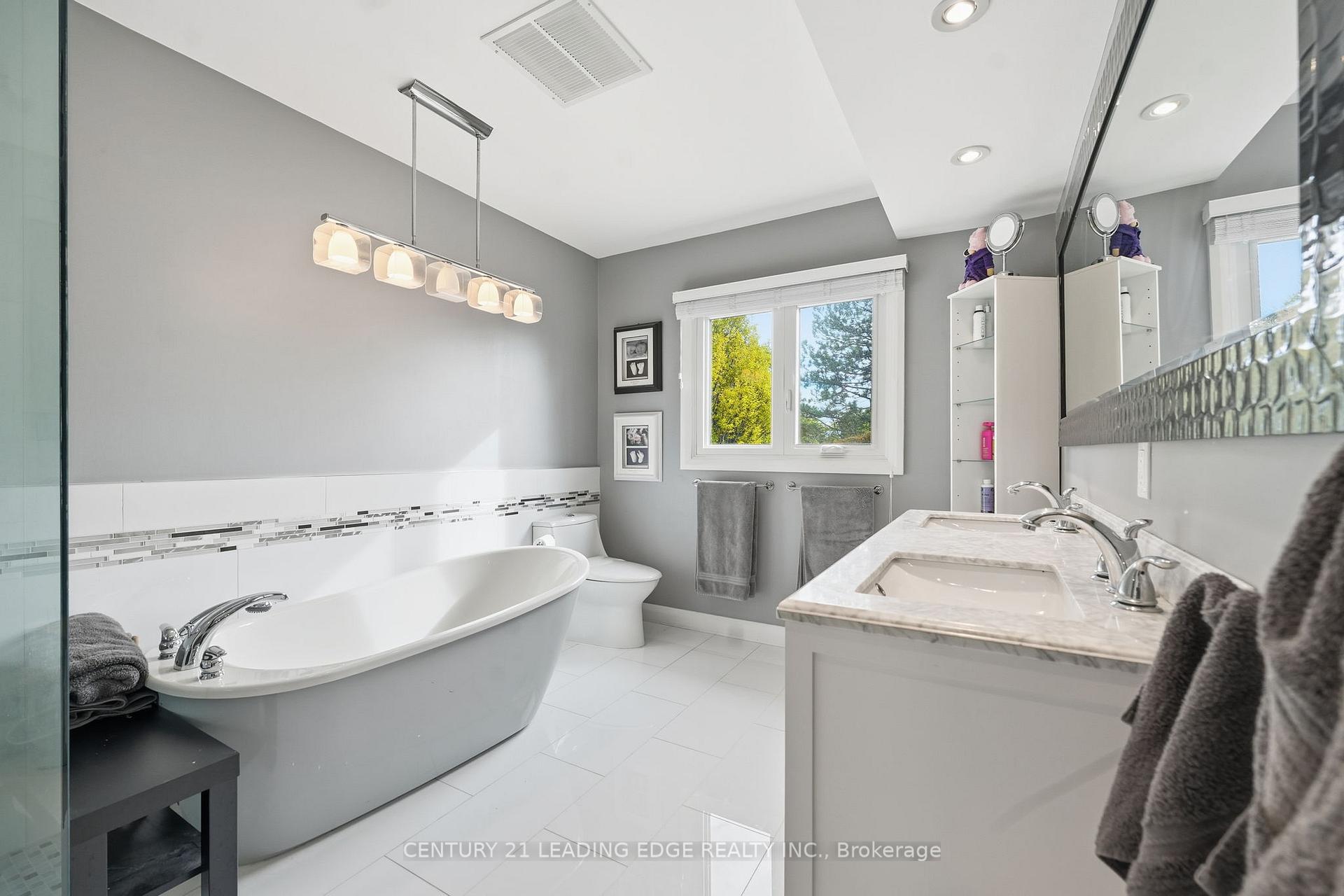 Photo 30 of 17 Celebrity Place, Markham, Markham Village — HOMEH