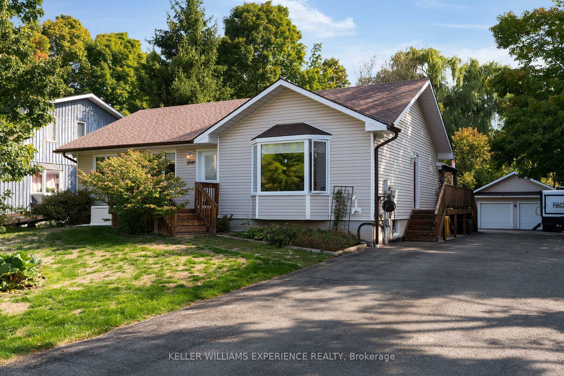 Photo 1 of 2049 Mountbatten Avenue, Innisfil, Alcona — HOMEH