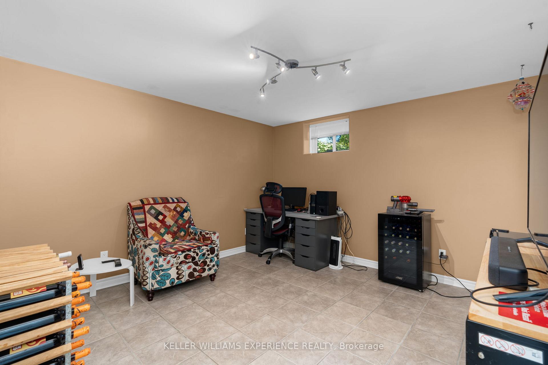 Photo 12 of 2049 Mountbatten Avenue, Innisfil, Alcona — HOMEH