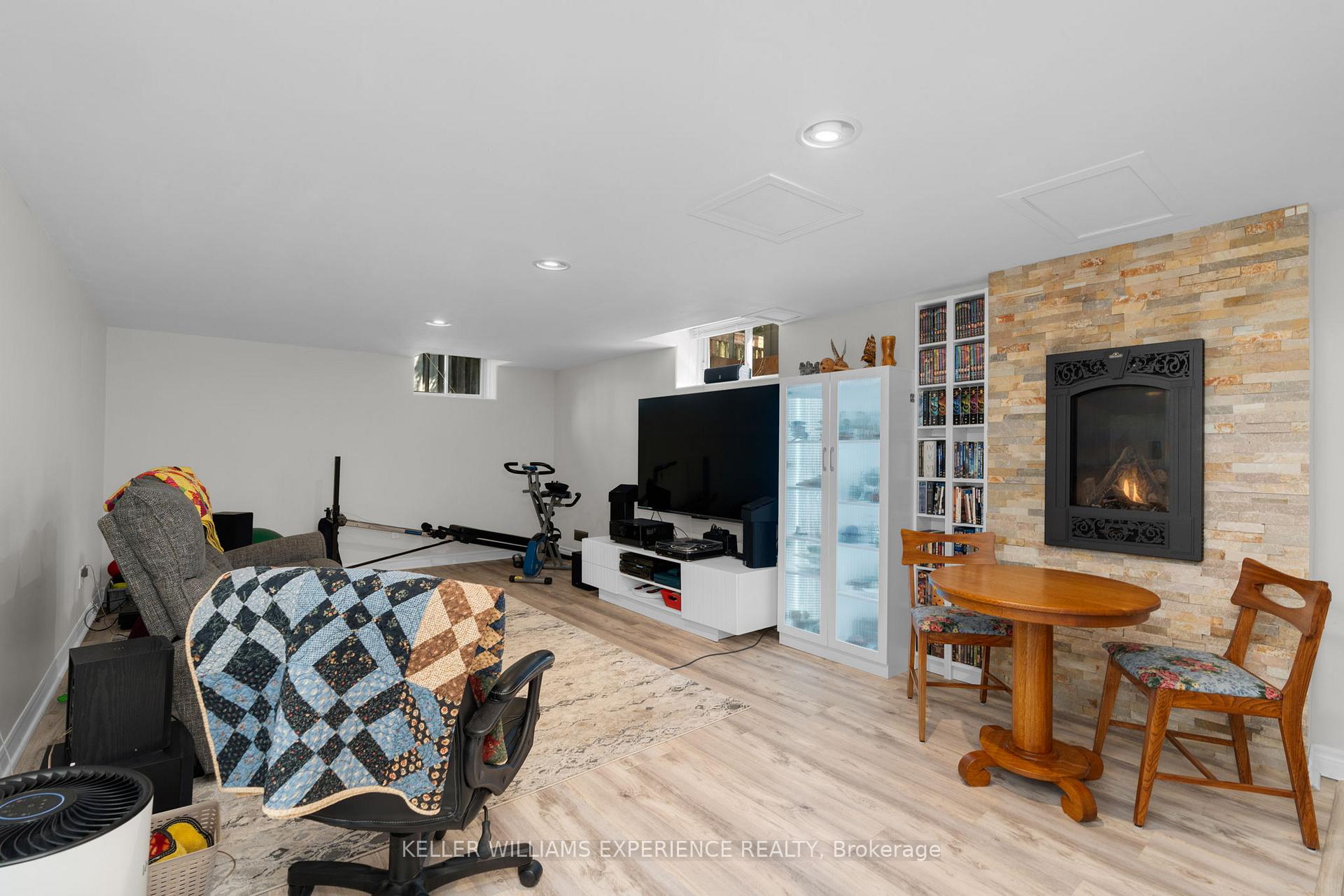 Photo 14 of 2049 Mountbatten Avenue, Innisfil, Alcona — HOMEH