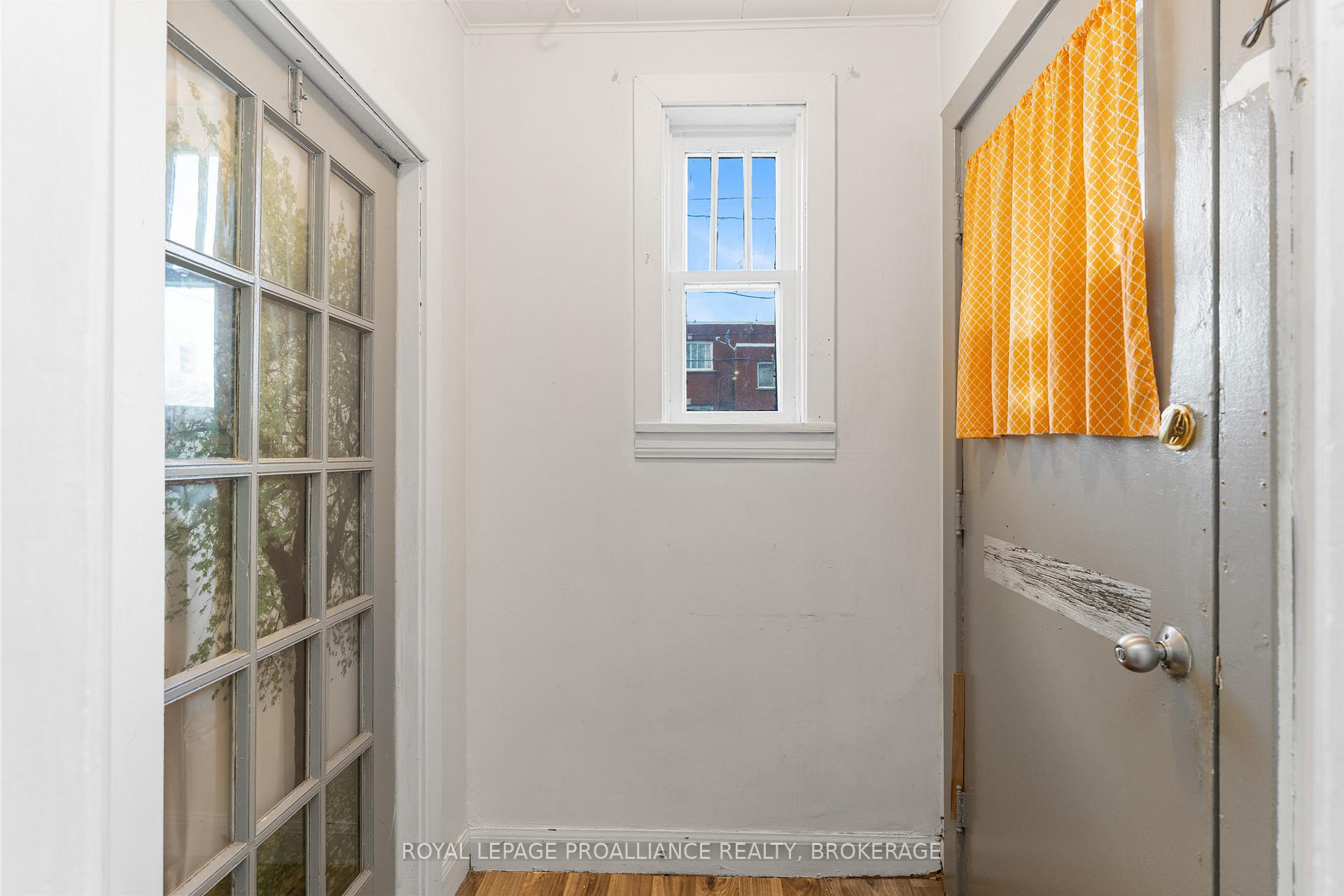 Photo 3 of 545 Macdonnell Street, Kingston, East of Sir John A. Blvd — HOMEH