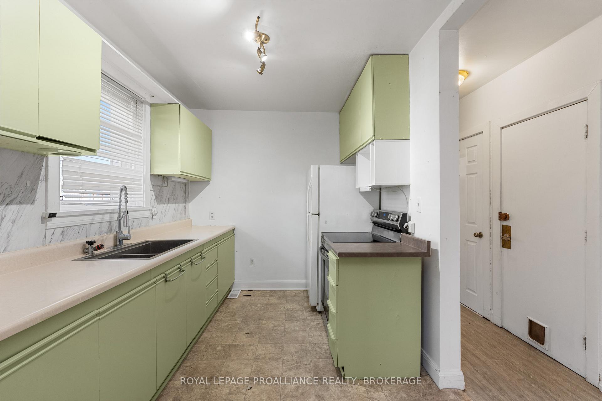 Photo 6 of 545 Macdonnell Street, Kingston, East of Sir John A. Blvd — HOMEH