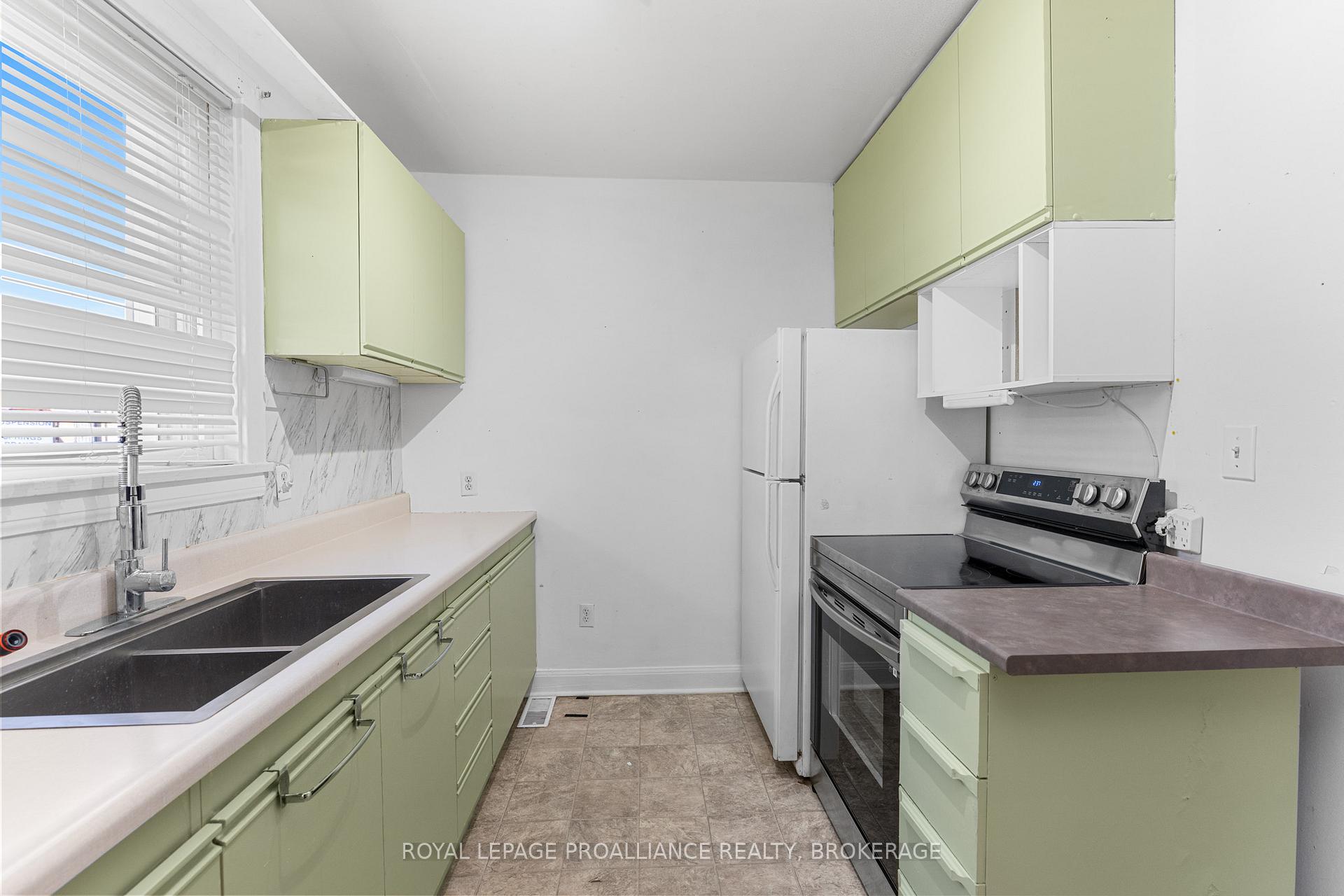 Photo 7 of 545 Macdonnell Street, Kingston, East of Sir John A. Blvd — HOMEH