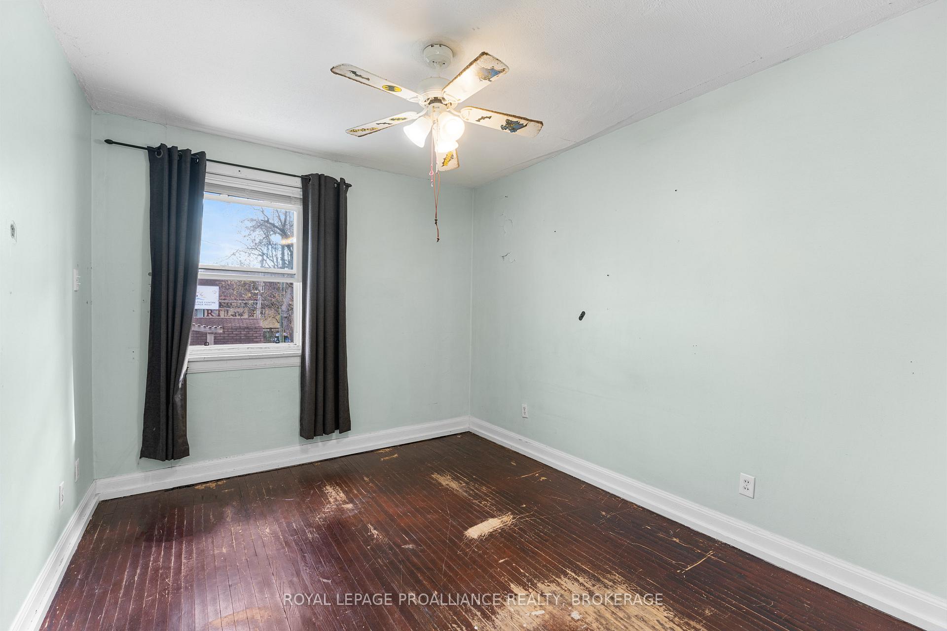 Photo 13 of 545 Macdonnell Street, Kingston, East of Sir John A. Blvd — HOMEH