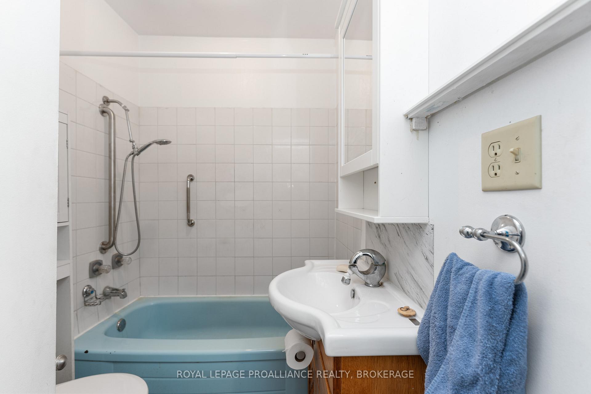 Photo 15 of 545 Macdonnell Street, Kingston, East of Sir John A. Blvd — HOMEH