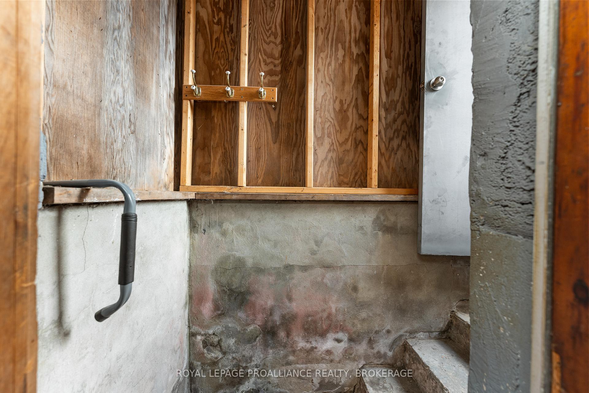 Photo 24 of 545 Macdonnell Street, Kingston, East of Sir John A. Blvd — HOMEH