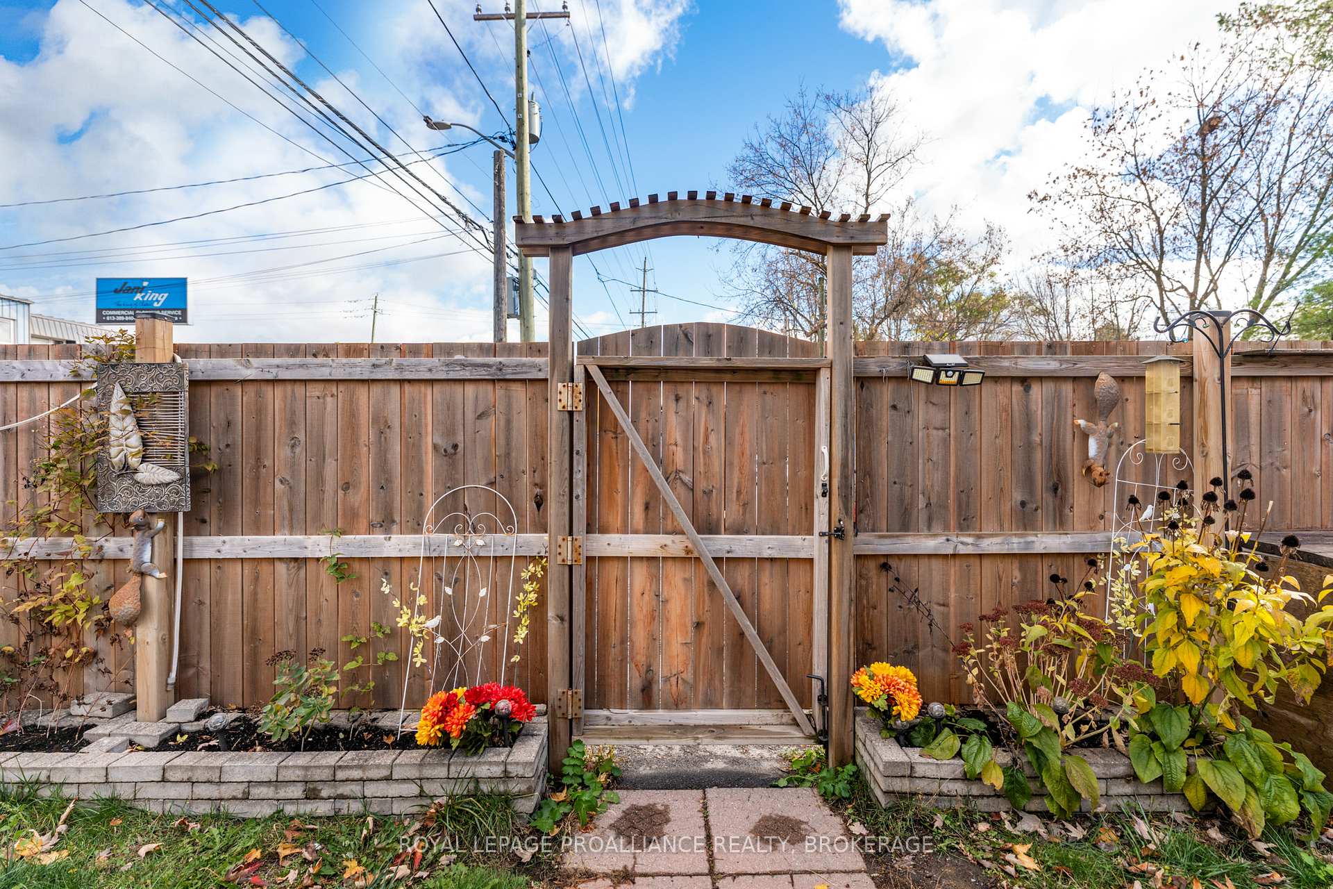 Photo 45 of 545 Macdonnell Street, Kingston, East of Sir John A. Blvd — HOMEH