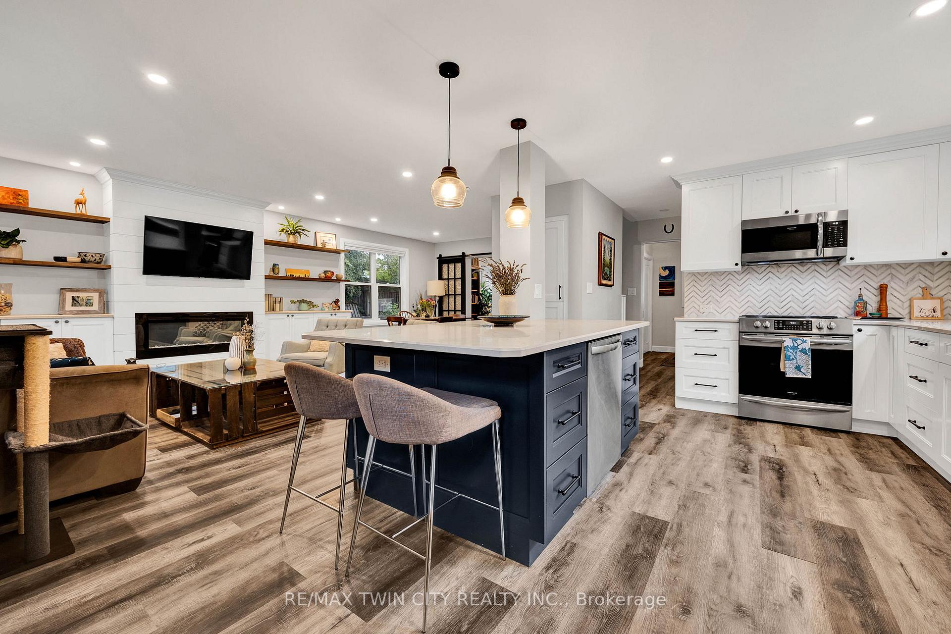 Photo 4 of 604 Guelph Street, Kitchener — HOMEH