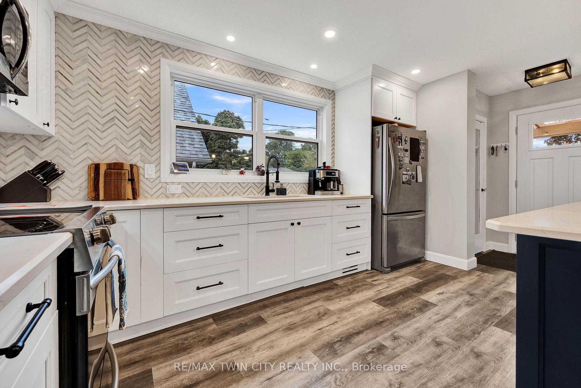 Photo 5 of 604 Guelph Street, Kitchener — HOMEH