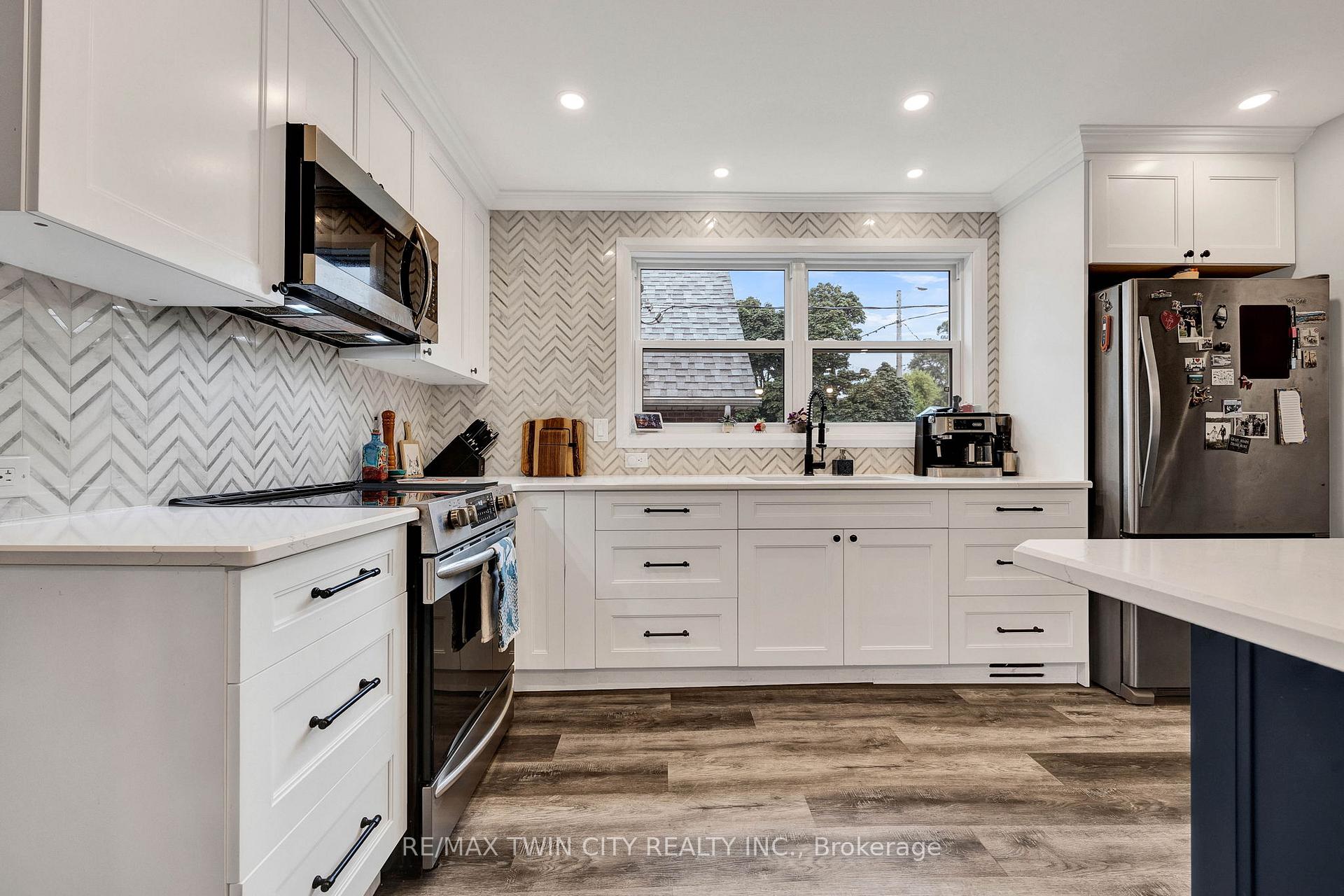 Photo 6 of 604 Guelph Street, Kitchener — HOMEH