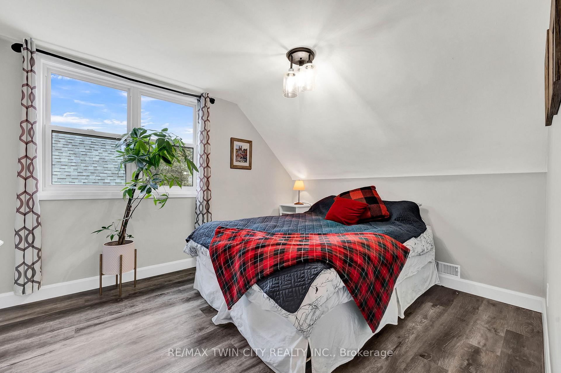 Photo 22 of 604 Guelph Street, Kitchener — HOMEH