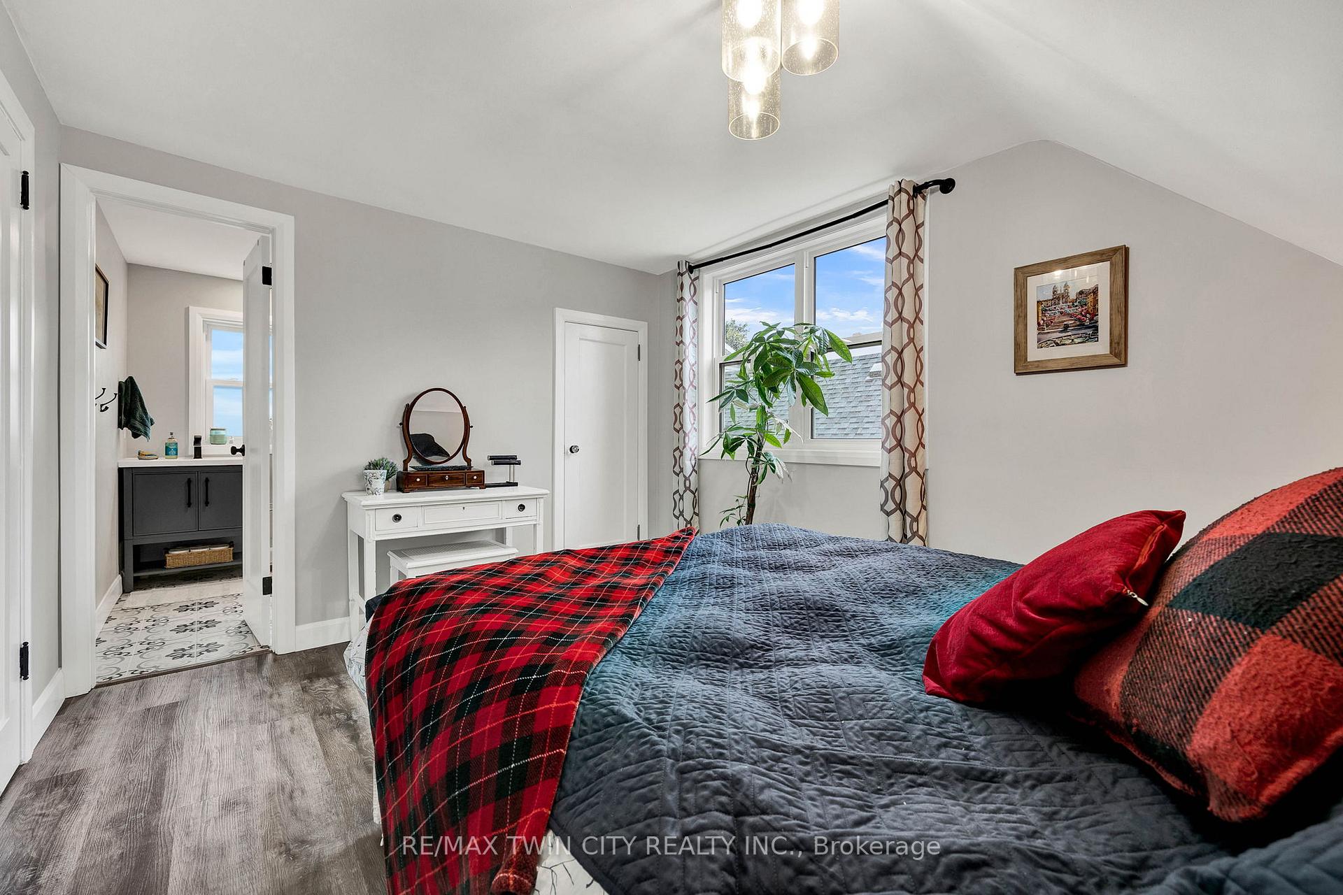 Photo 23 of 604 Guelph Street, Kitchener — HOMEH