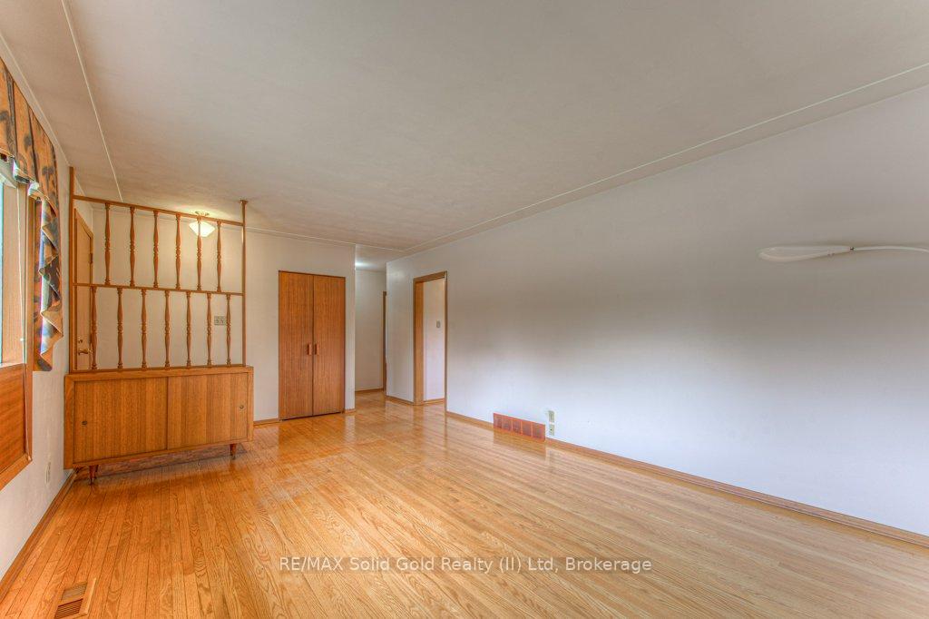 Photo 6 of 254 Village Road, Kitchener — HOMEH