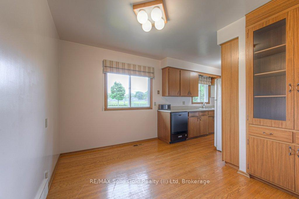 Photo 10 of 254 Village Road, Kitchener — HOMEH