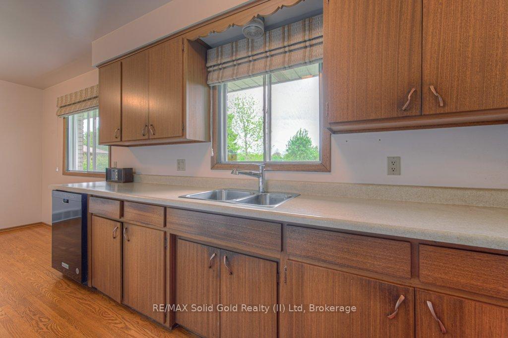 Photo 14 of 254 Village Road, Kitchener — HOMEH