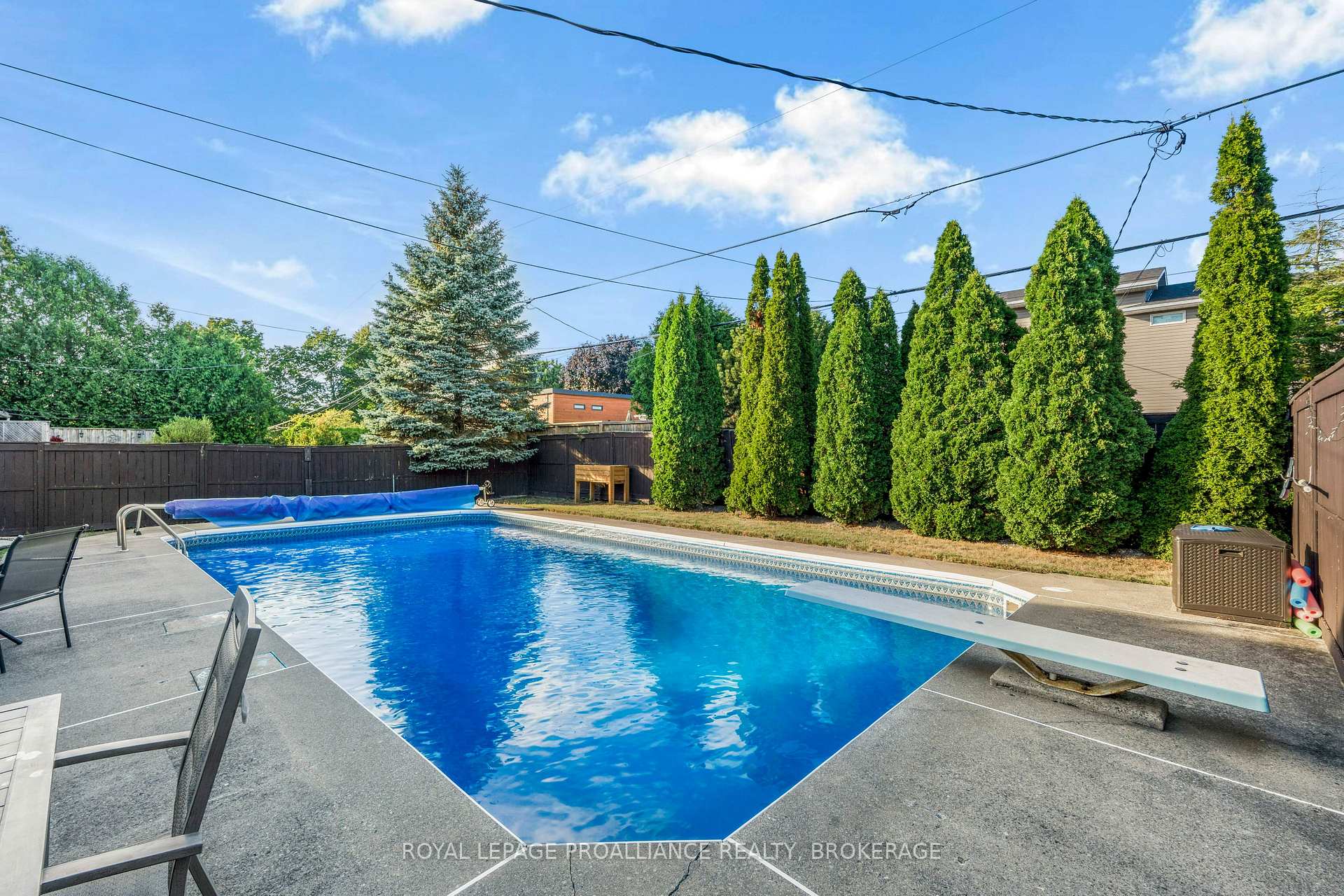 Photo 2 of 866 Pembridge Crescent, Kingston, South of Taylor-Kidd Blvd — HOMEH