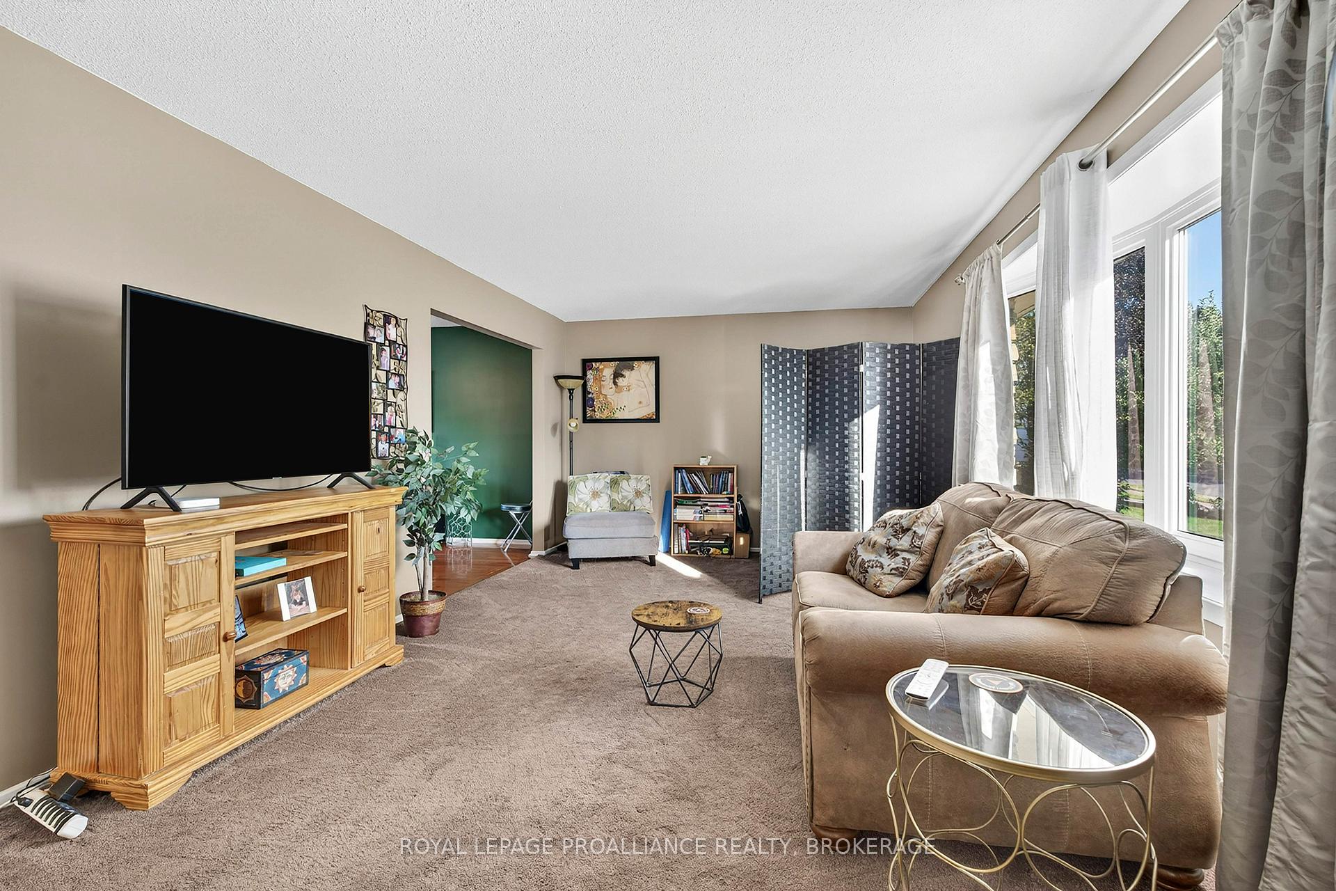 Photo 6 of 866 Pembridge Crescent, Kingston, South of Taylor-Kidd Blvd — HOMEH