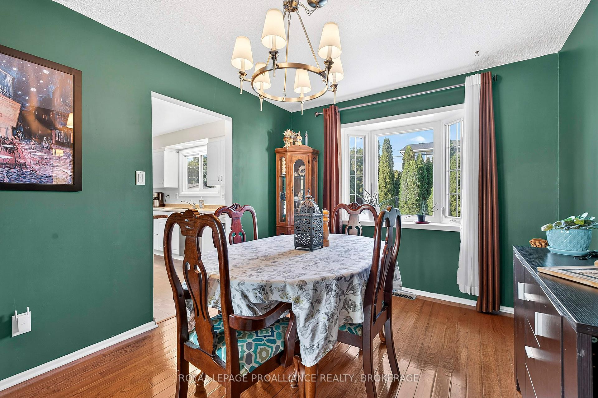 Photo 8 of 866 Pembridge Crescent, Kingston, South of Taylor-Kidd Blvd — HOMEH