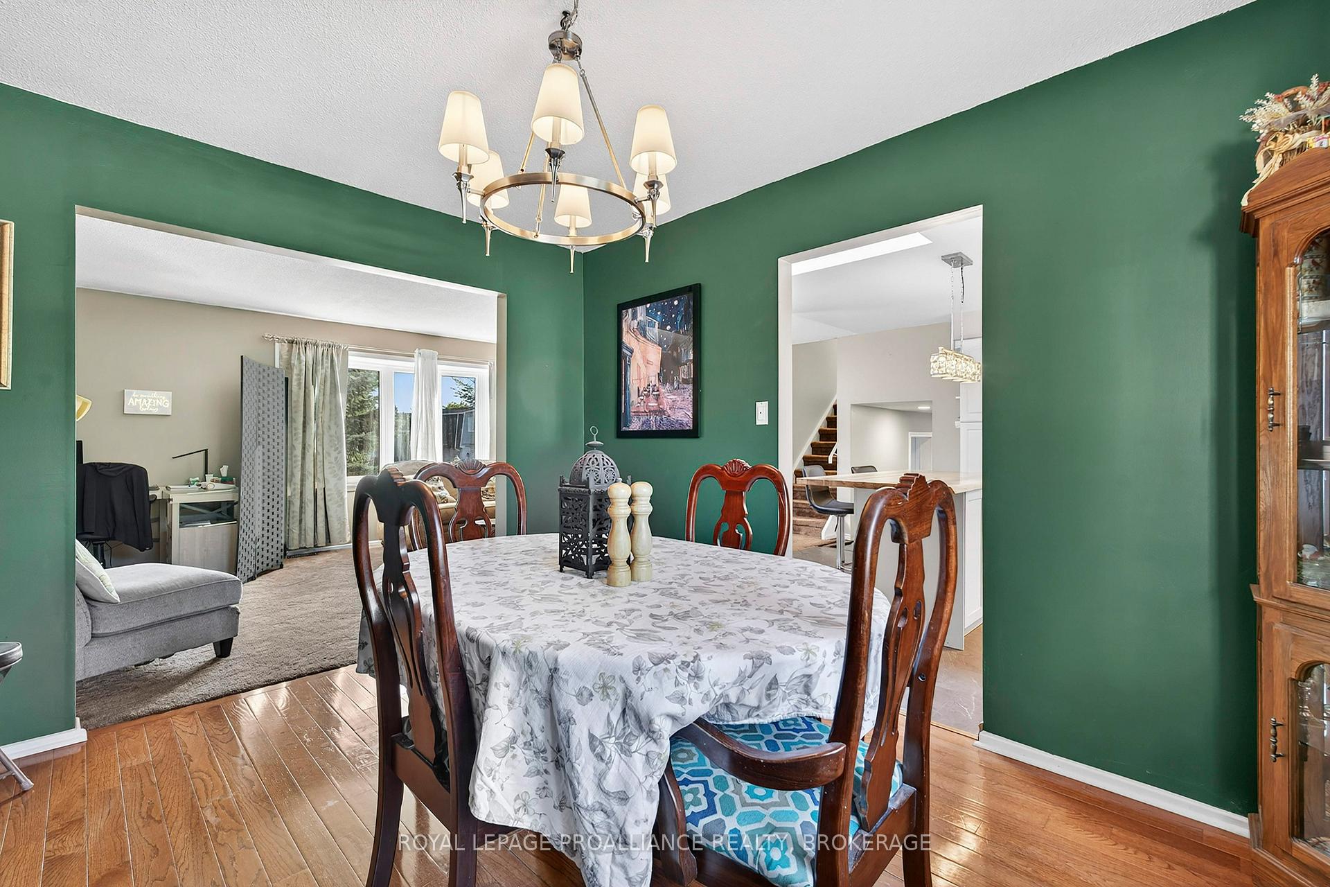 Photo 9 of 866 Pembridge Crescent, Kingston, South of Taylor-Kidd Blvd — HOMEH