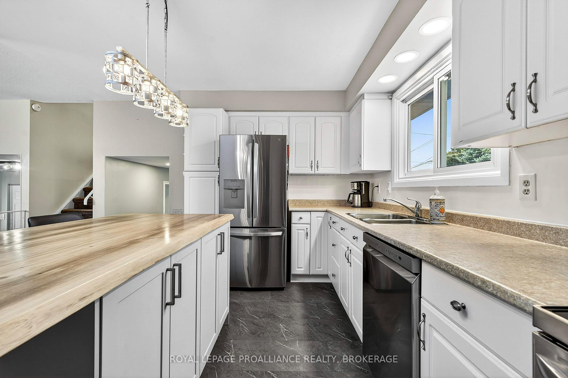 Photo 13 of 866 Pembridge Crescent, Kingston, South of Taylor-Kidd Blvd — HOMEH