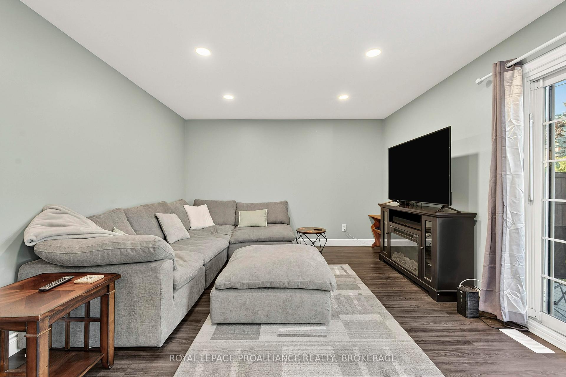 Photo 15 of 866 Pembridge Crescent, Kingston, South of Taylor-Kidd Blvd — HOMEH
