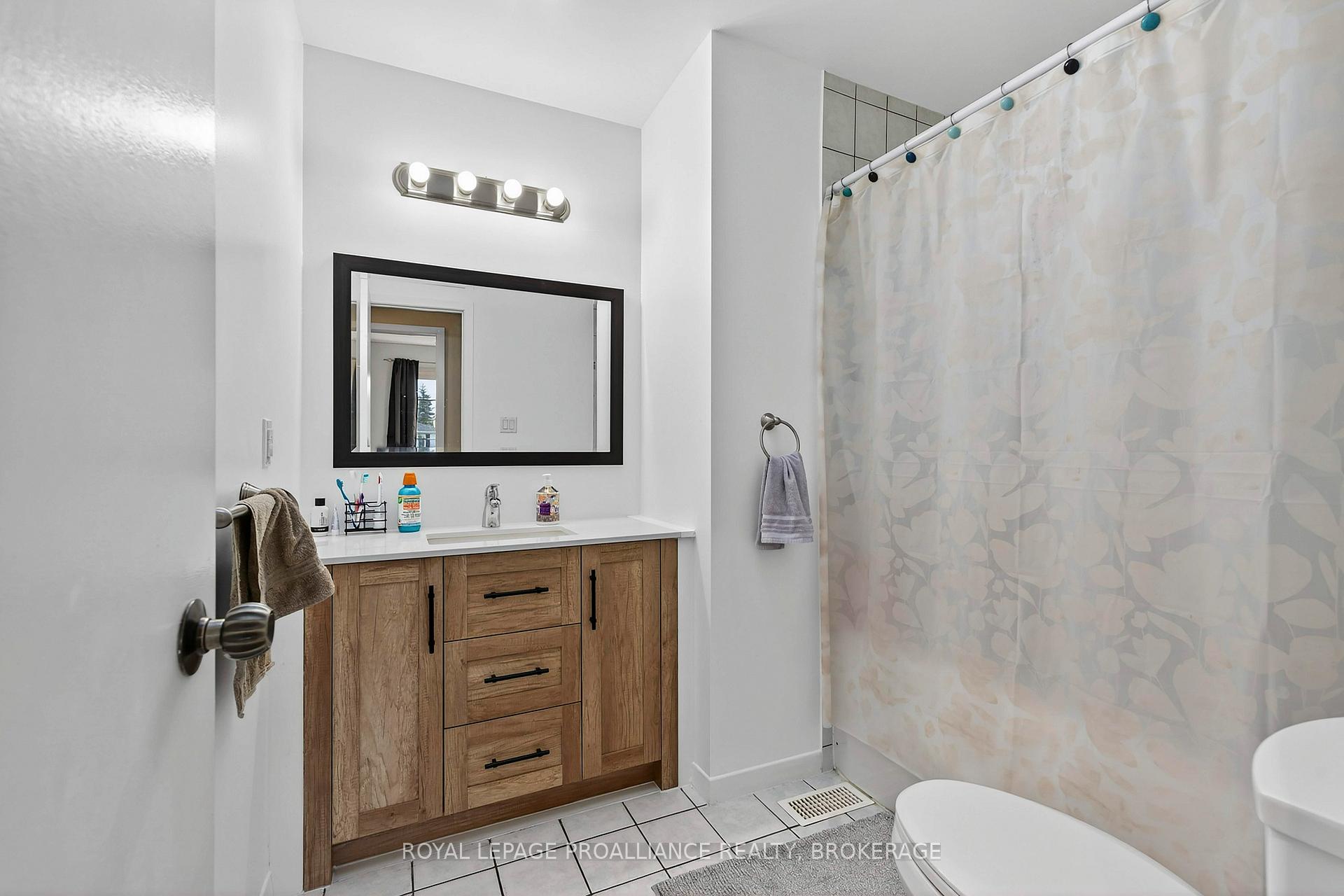 Photo 23 of 866 Pembridge Crescent, Kingston, South of Taylor-Kidd Blvd — HOMEH