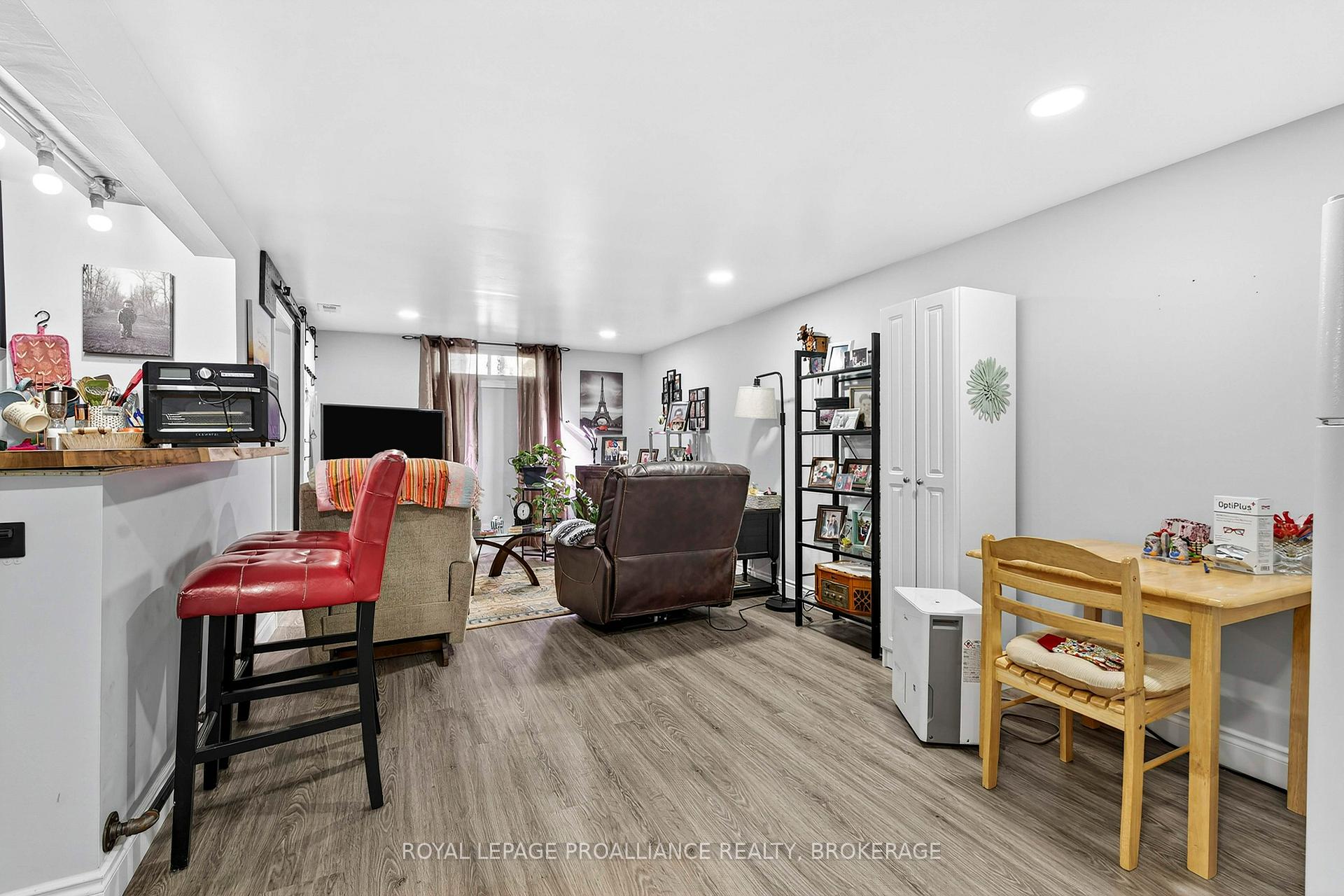 Photo 26 of 866 Pembridge Crescent, Kingston, South of Taylor-Kidd Blvd — HOMEH