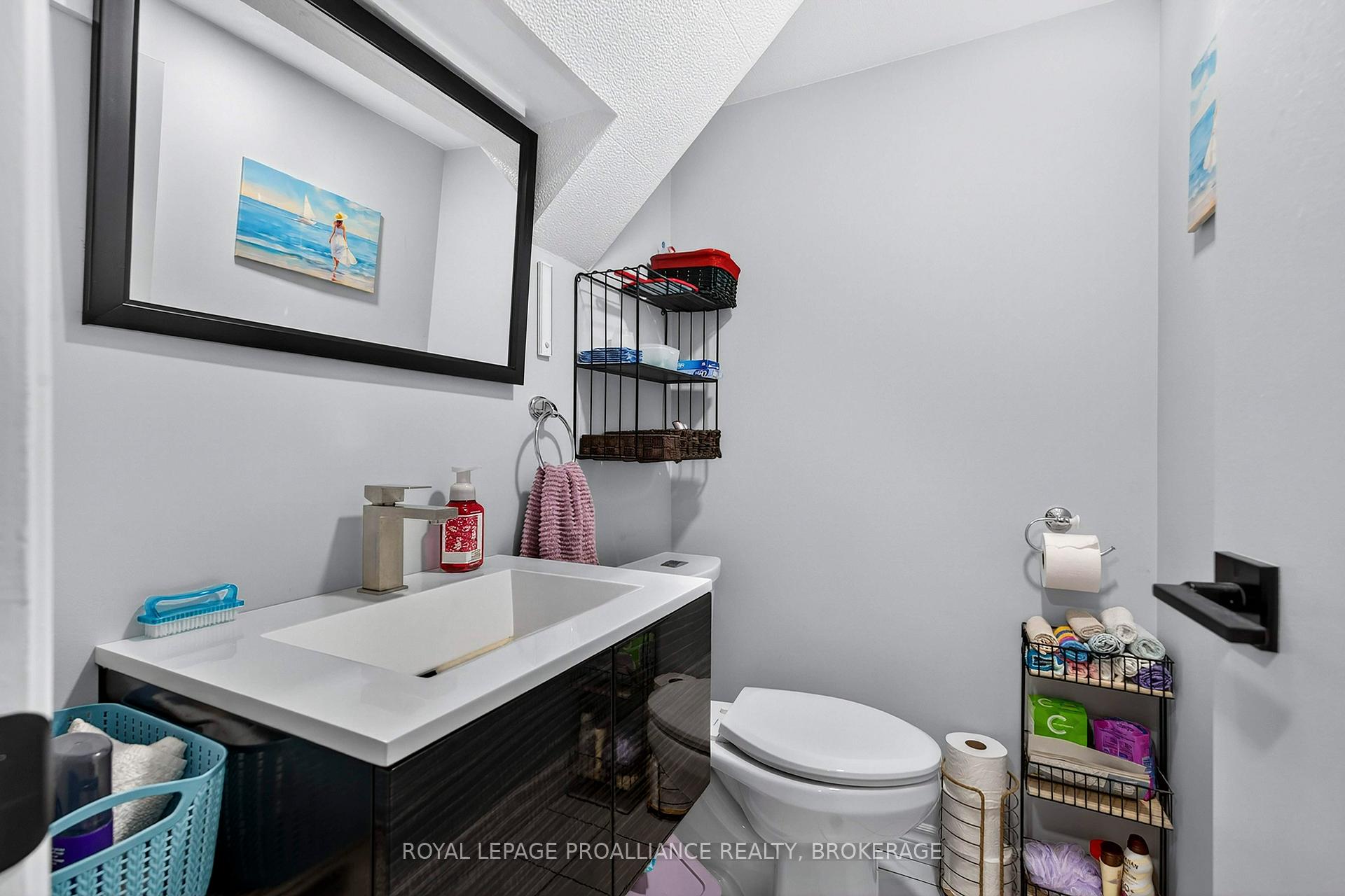 Photo 33 of 866 Pembridge Crescent, Kingston, South of Taylor-Kidd Blvd — HOMEH