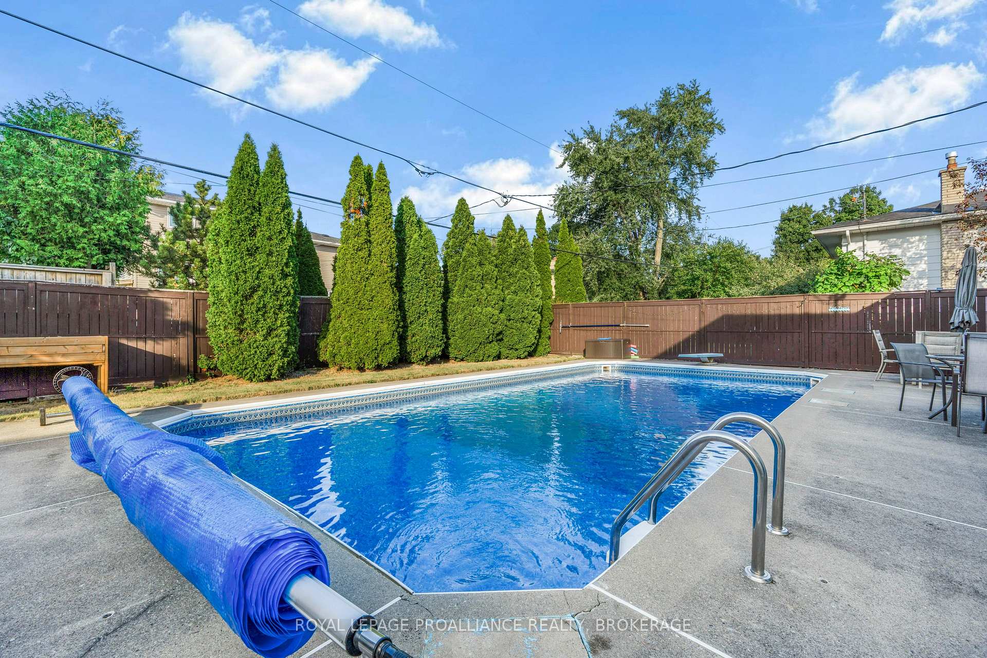 Photo 35 of 866 Pembridge Crescent, Kingston, South of Taylor-Kidd Blvd — HOMEH