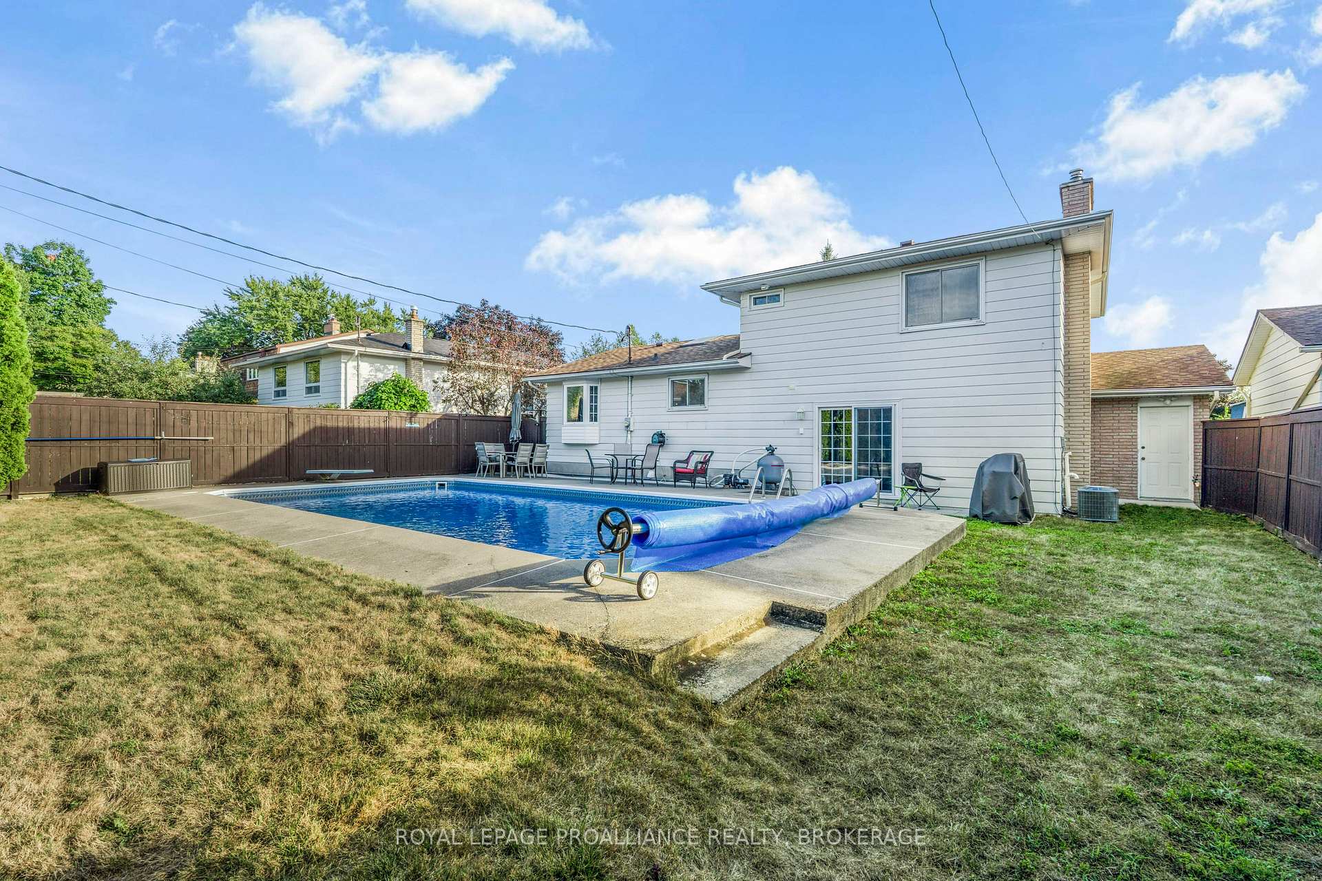 Photo 36 of 866 Pembridge Crescent, Kingston, South of Taylor-Kidd Blvd — HOMEH