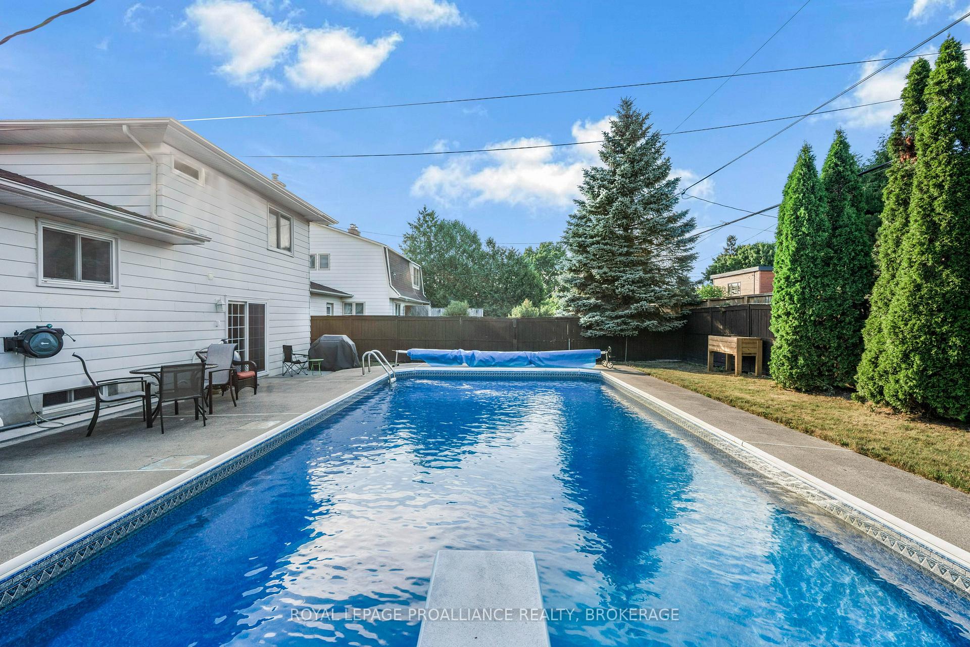 Photo 37 of 866 Pembridge Crescent, Kingston, South of Taylor-Kidd Blvd — HOMEH