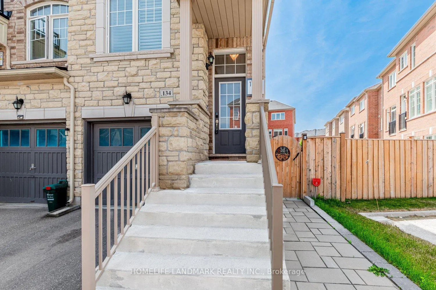 Photo 2 of 134 Dundas Way, Markham, Greensborough — HOMEH