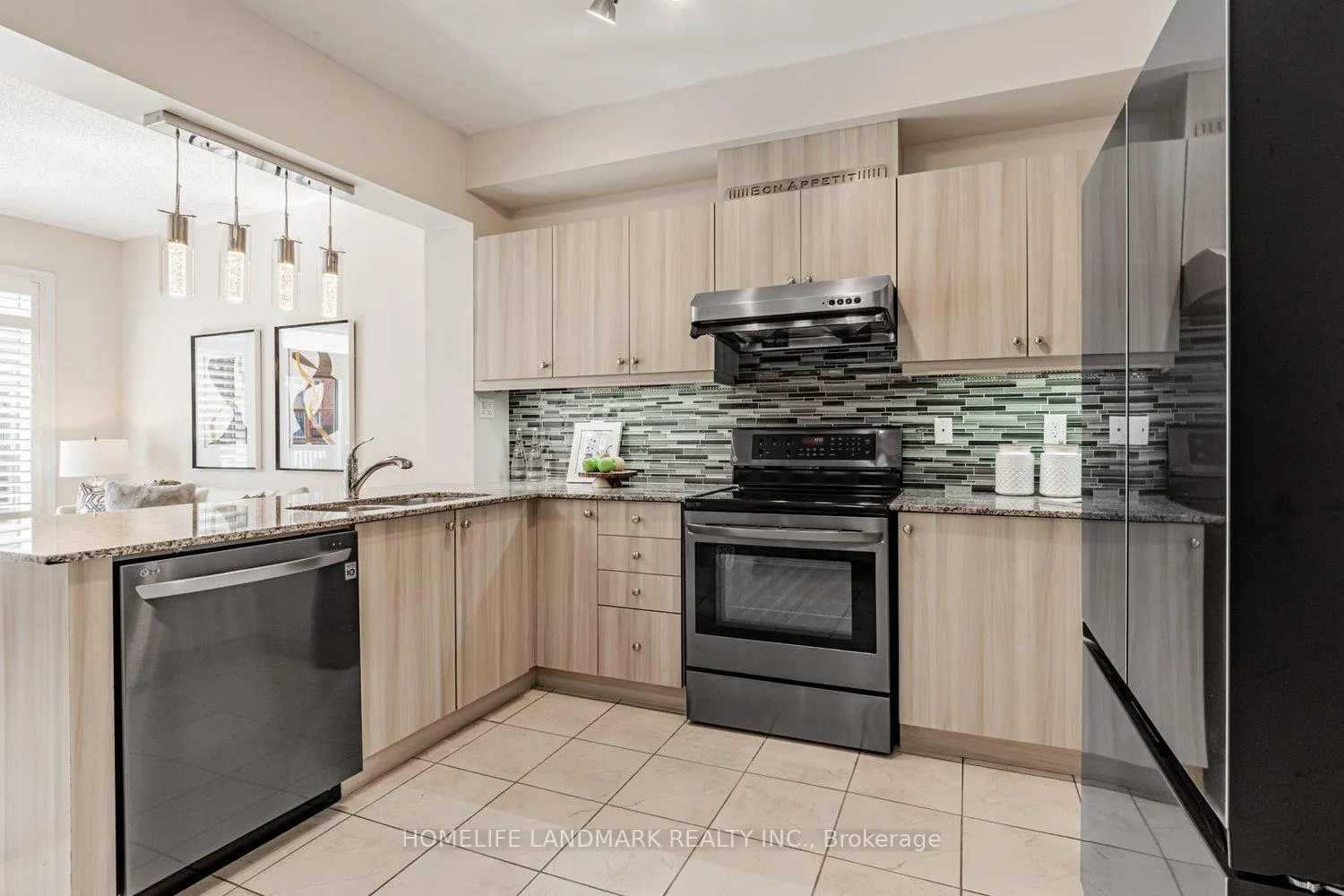 Photo 8 of 134 Dundas Way, Markham, Greensborough — HOMEH