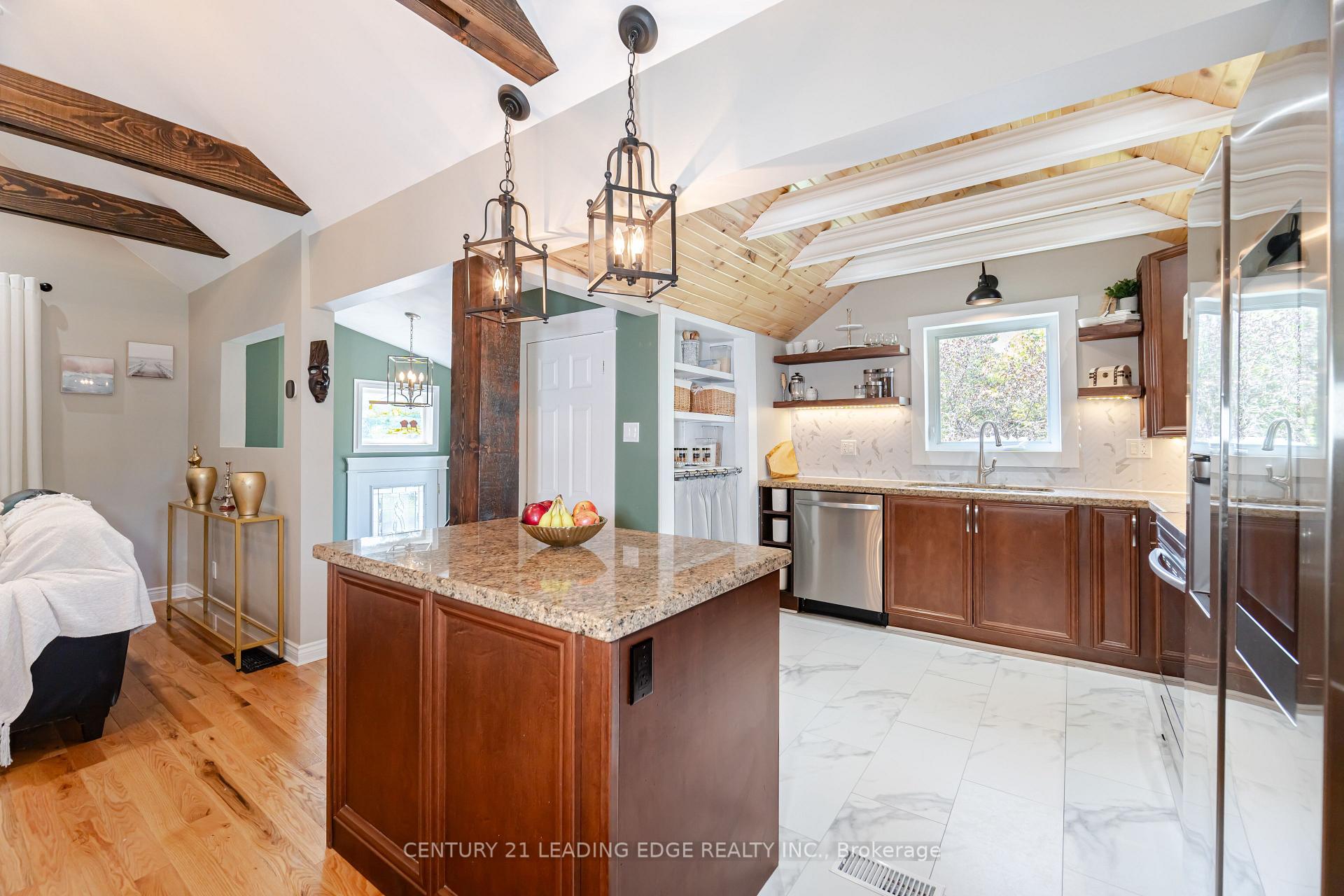 Photo 14 of 1169 Killarney Beach Road, Innisfil, Rural Innisfil — HOMEH