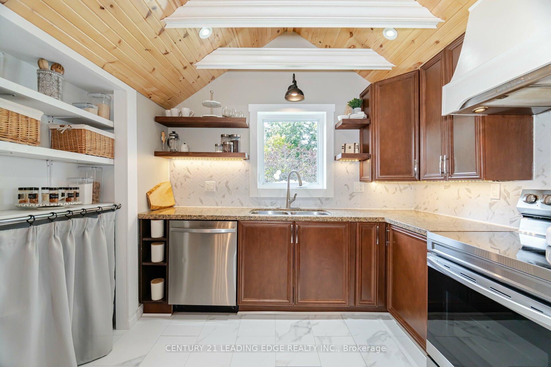 Photo 15 of 1169 Killarney Beach Road, Innisfil, Rural Innisfil — HOMEH
