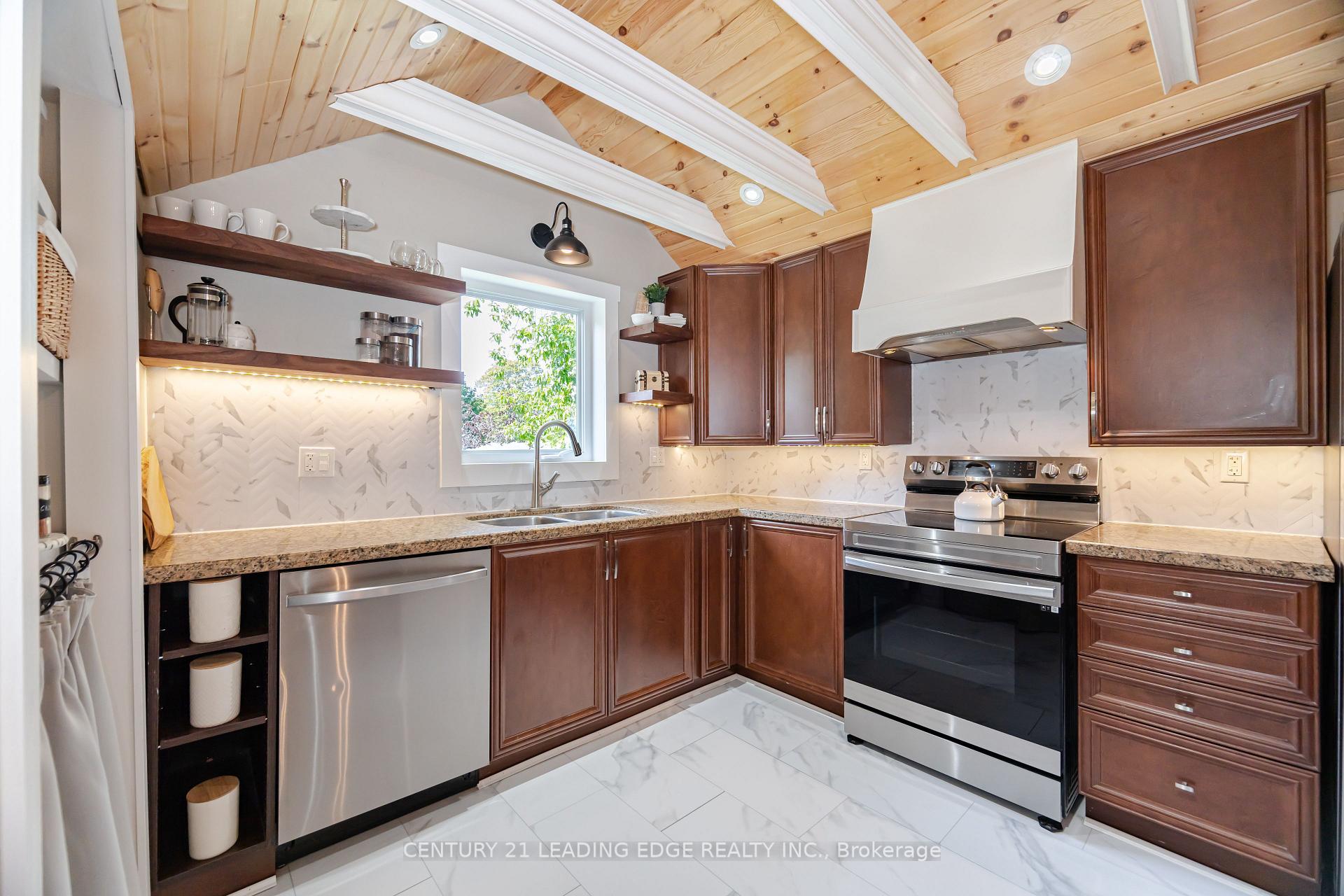 Photo 16 of 1169 Killarney Beach Road, Innisfil, Rural Innisfil — HOMEH