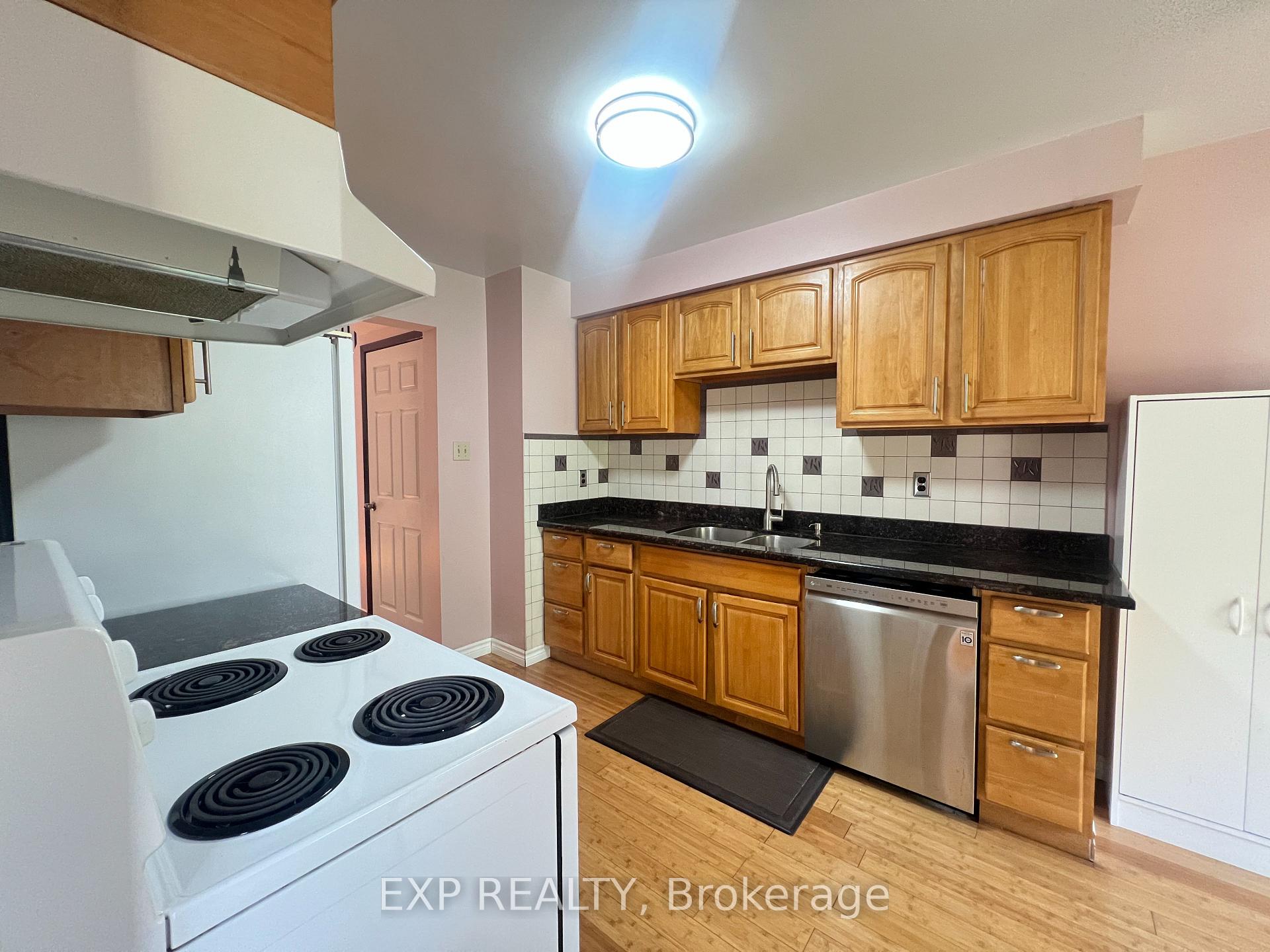 Photo 7 of 53 Empringham Crescent, Markham, Milliken Mills West — HOMEH