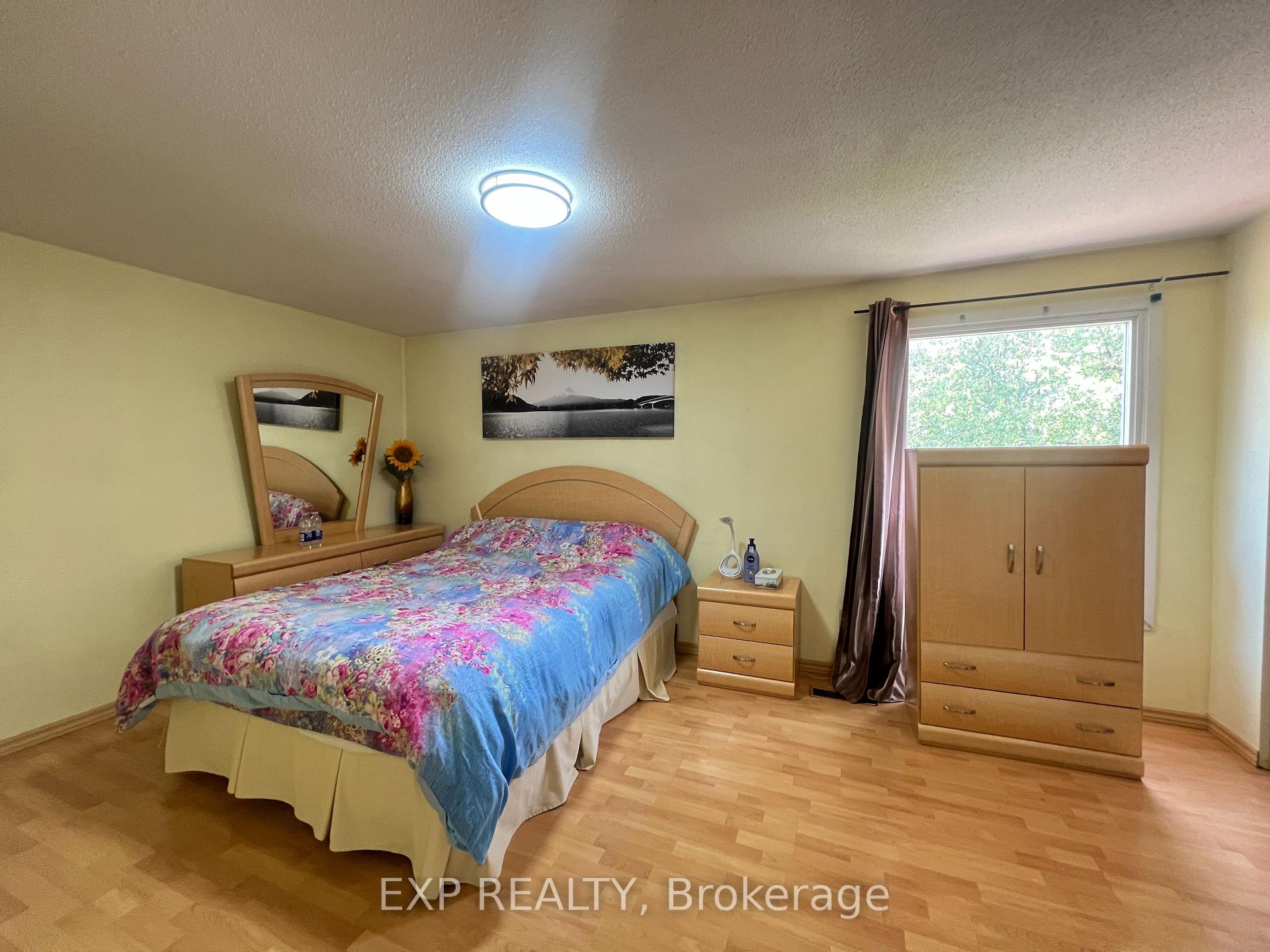 Photo 9 of 53 Empringham Crescent, Markham, Milliken Mills West — HOMEH