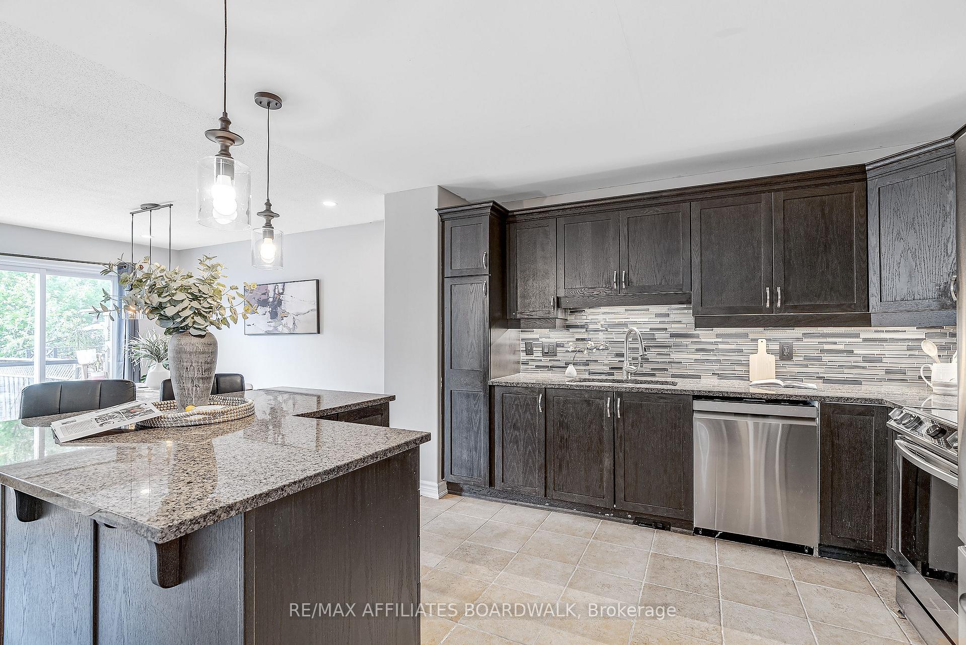 Photo 10 of 317 Glenbrae Avenue, Ottawa, Kanata - Morgan's Grant/South March — HOMEH