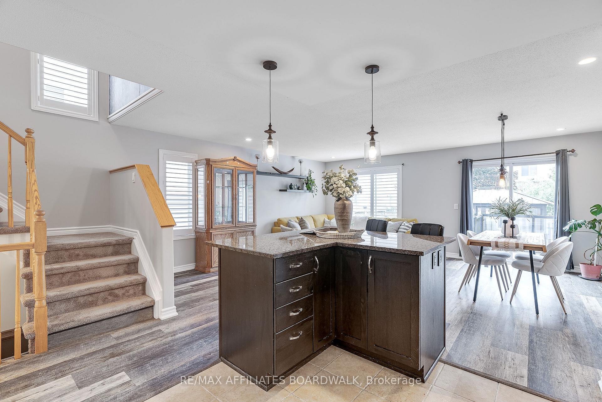 Photo 11 of 317 Glenbrae Avenue, Ottawa, Kanata - Morgan's Grant/South March — HOMEH